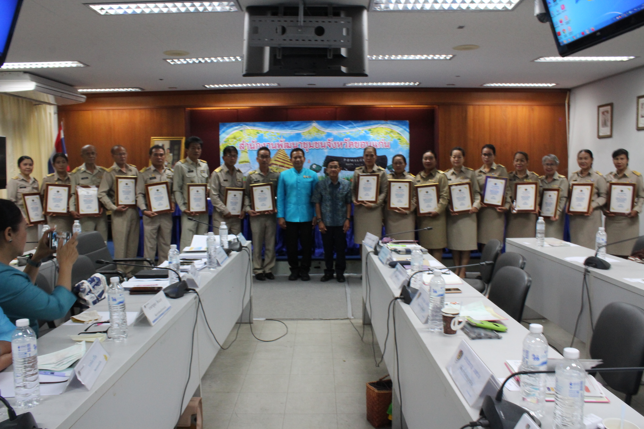 ? พช.ขอนแก่น : จัดประชุมเชิงปฏิบัติการสร้างความเข้าใจการขับเคลื่อนโครงการพัฒนาพื้นที่ต้นแบบการพัฒนาคุณภาพชีวิตตามทฤษฎีใหม่ ประยุกต์สู่ “โคก หนอง นา โมเดล” ?