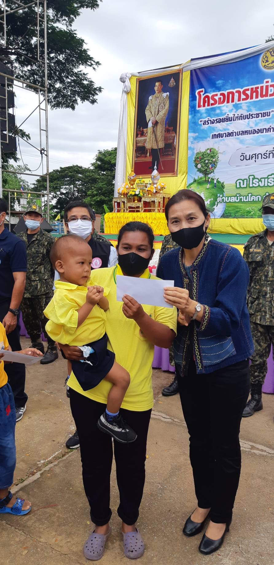 ? พช.ขอนแก่น : ร่วมกิจกรรมหน่วยแพทย์เคลื่อนที่ พอ.สว. และหน่วยบำบัดทุกข์ บำรุงสุข สร้างรอยยิ้มให้ประชาชน ณ อำเภอหนองนาคำ จังหวัดขอนแก่น?