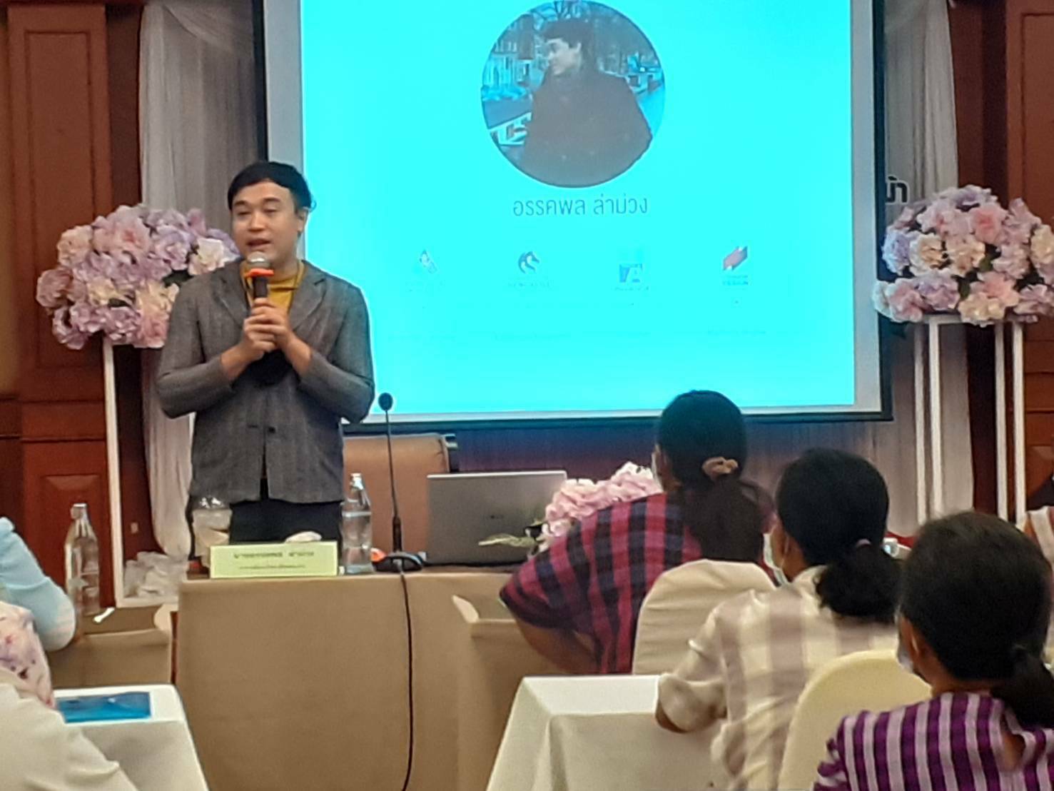 ? พช.ขอนแก่น : ดำเนินโครงการประชุมเชิงปฏิบัติการพัฒนาเครือข่ายผู้ผลิต ผู้ประกอบการผ้าฝ้าย ผ้าขาวม้า ?