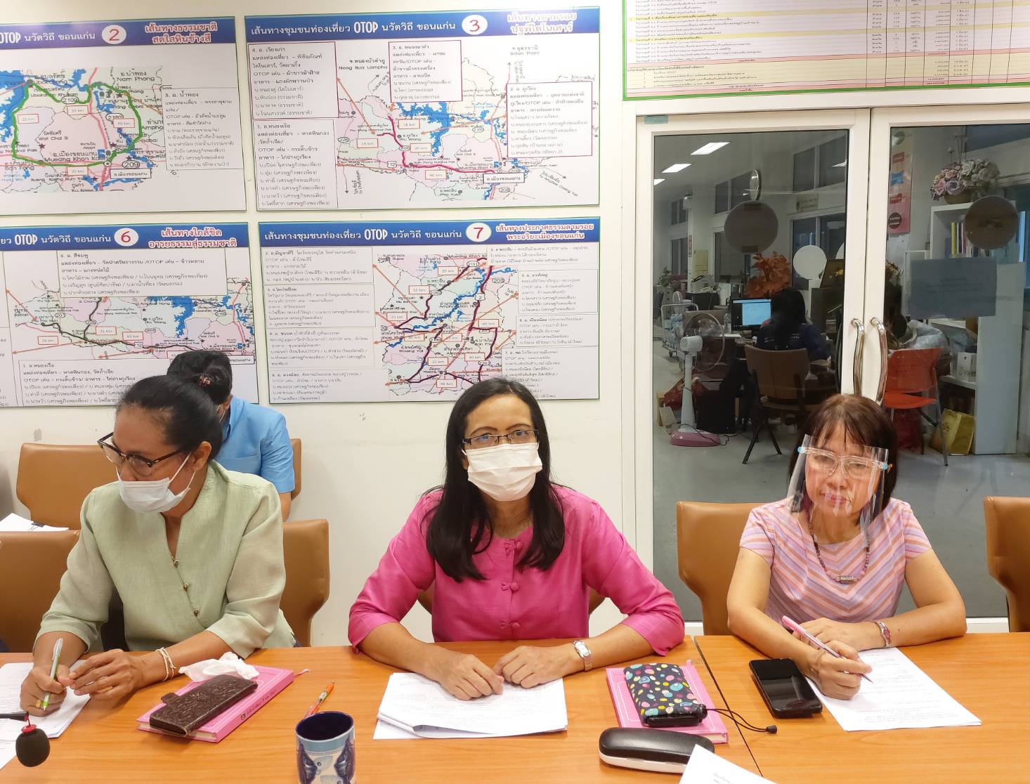 ? พช.ขอนแก่น : ประชุม ผอ.กลุ่มงานฯ และนักวิชาการจังหวัด เตรียมความพร้อมในการขับเคลื่อนโครงการ “โคก หนอง นา โมเดล” และ โครงการรวมพลคน พช.ขอนแก่น : เรียนรู้ สู้งาน สานสุข ?