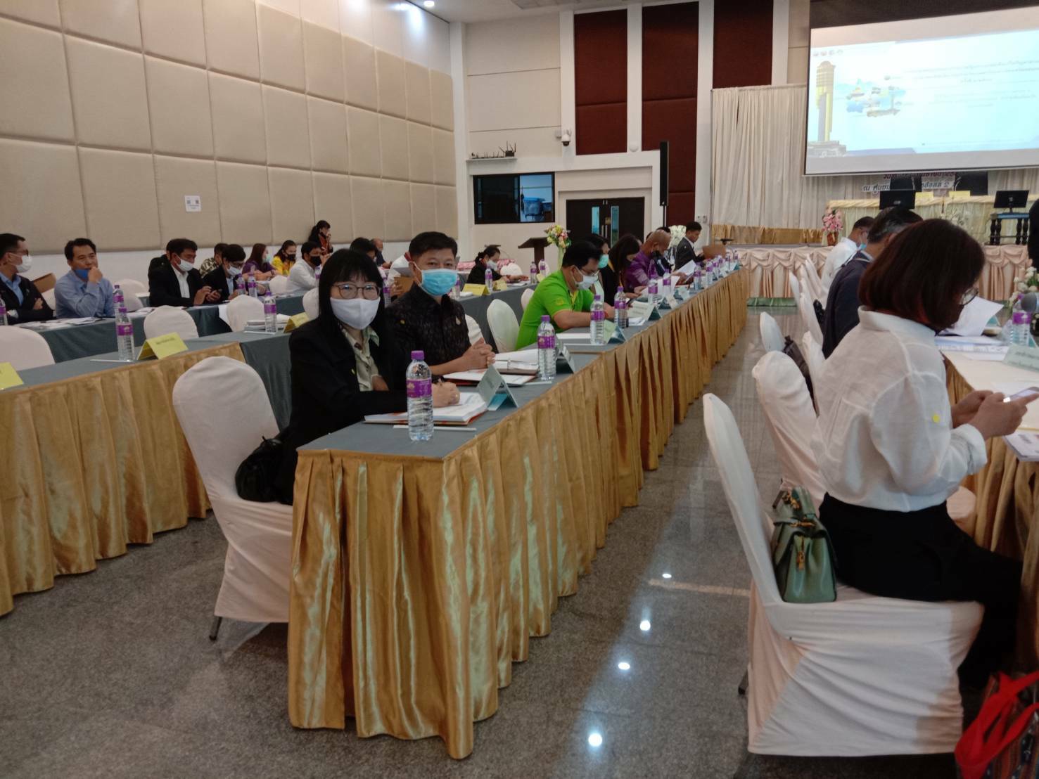 ? พช.ขอนแก่น : ร่วมประชุมคณะกรรมการร่วมภาครัฐและเอกชนเพื่อแก้ไขปัญหาทางเศรษฐกิจ (กรอ.กลุ่มจังหวัด) ครั้งที่ 2/2563 ?