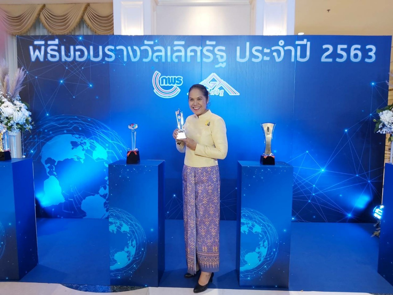 ? พช.ขอนแก่น : รับรางวัลเลิศรัฐ ประจำปี 2563 รางวัลการบริหารราชการแบบมีส่วนร่วม ประเภทรางวัลร่วมใจแก้จน” ?