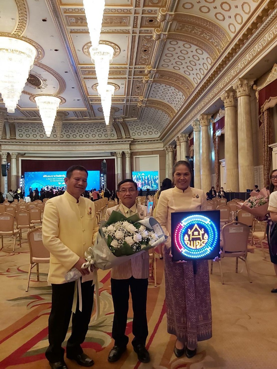 ? พช.ขอนแก่น : รับรางวัลเลิศรัฐ ประจำปี 2563 รางวัลการบริหารราชการแบบมีส่วนร่วม ประเภทรางวัลร่วมใจแก้จน” ?