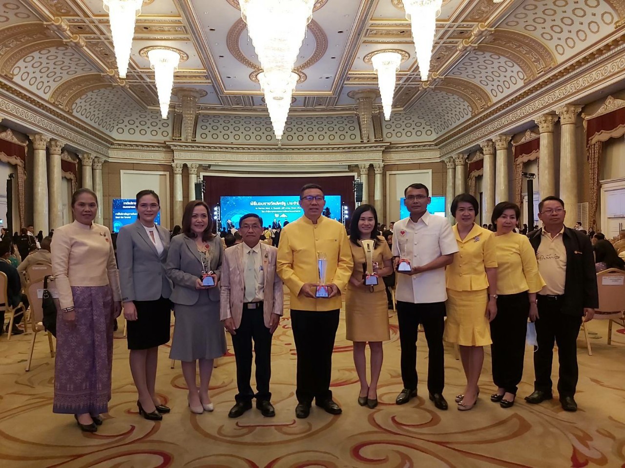 ? พช.ขอนแก่น : รับรางวัลเลิศรัฐ ประจำปี 2563 รางวัลการบริหารราชการแบบมีส่วนร่วม ประเภทรางวัลร่วมใจแก้จน” ?