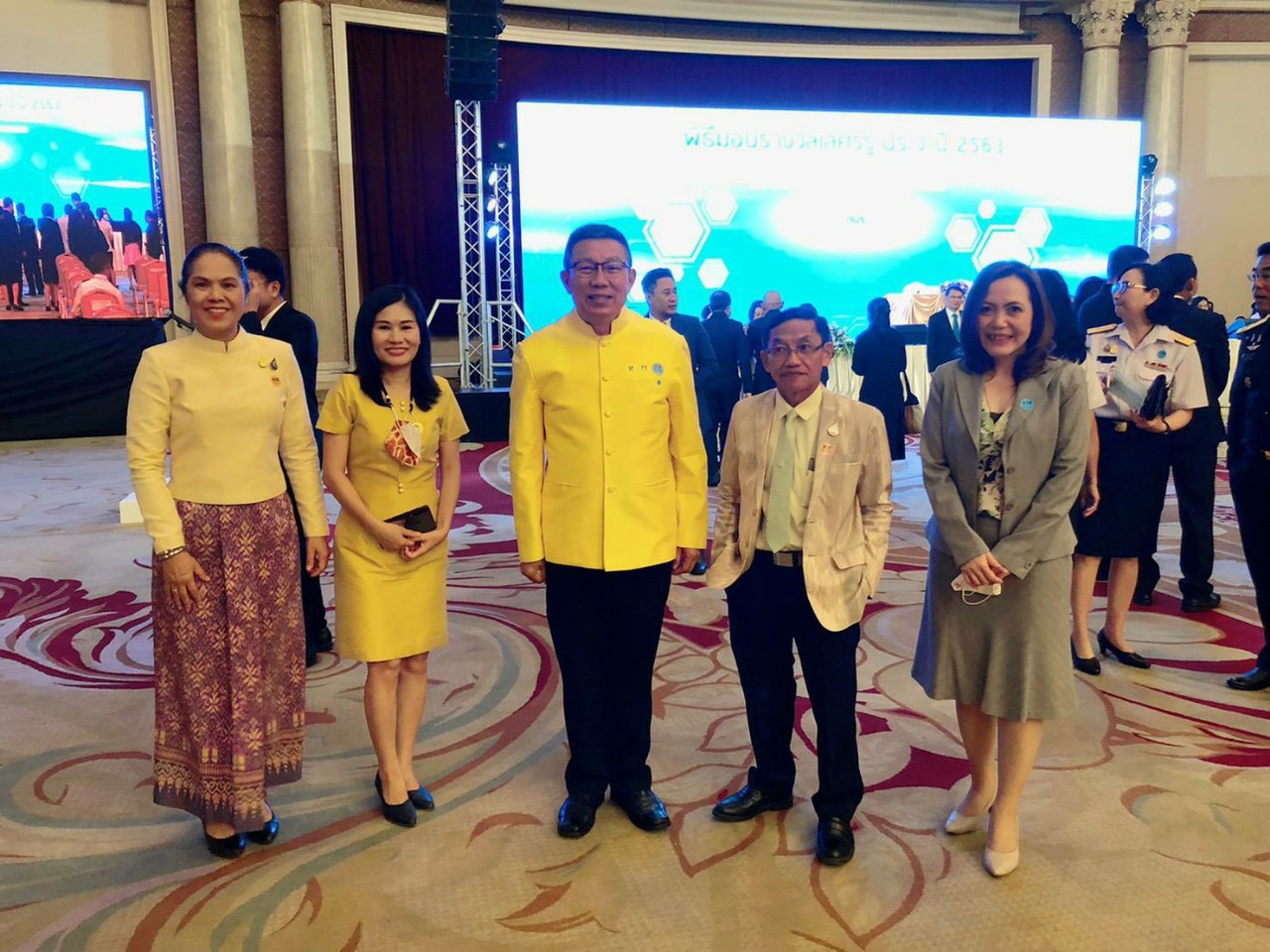 ? พช.ขอนแก่น : รับรางวัลเลิศรัฐ ประจำปี 2563 รางวัลการบริหารราชการแบบมีส่วนร่วม ประเภทรางวัลร่วมใจแก้จน” ?