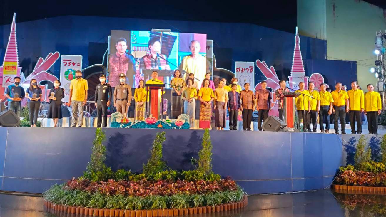 ? พช.ขอนแก่น : ร่วมเป็นเกียรติในงานประเพณีออกพรรษา ลอยประทีปบูชา พุทธกตัญญู ประจำปี 2563 ?
