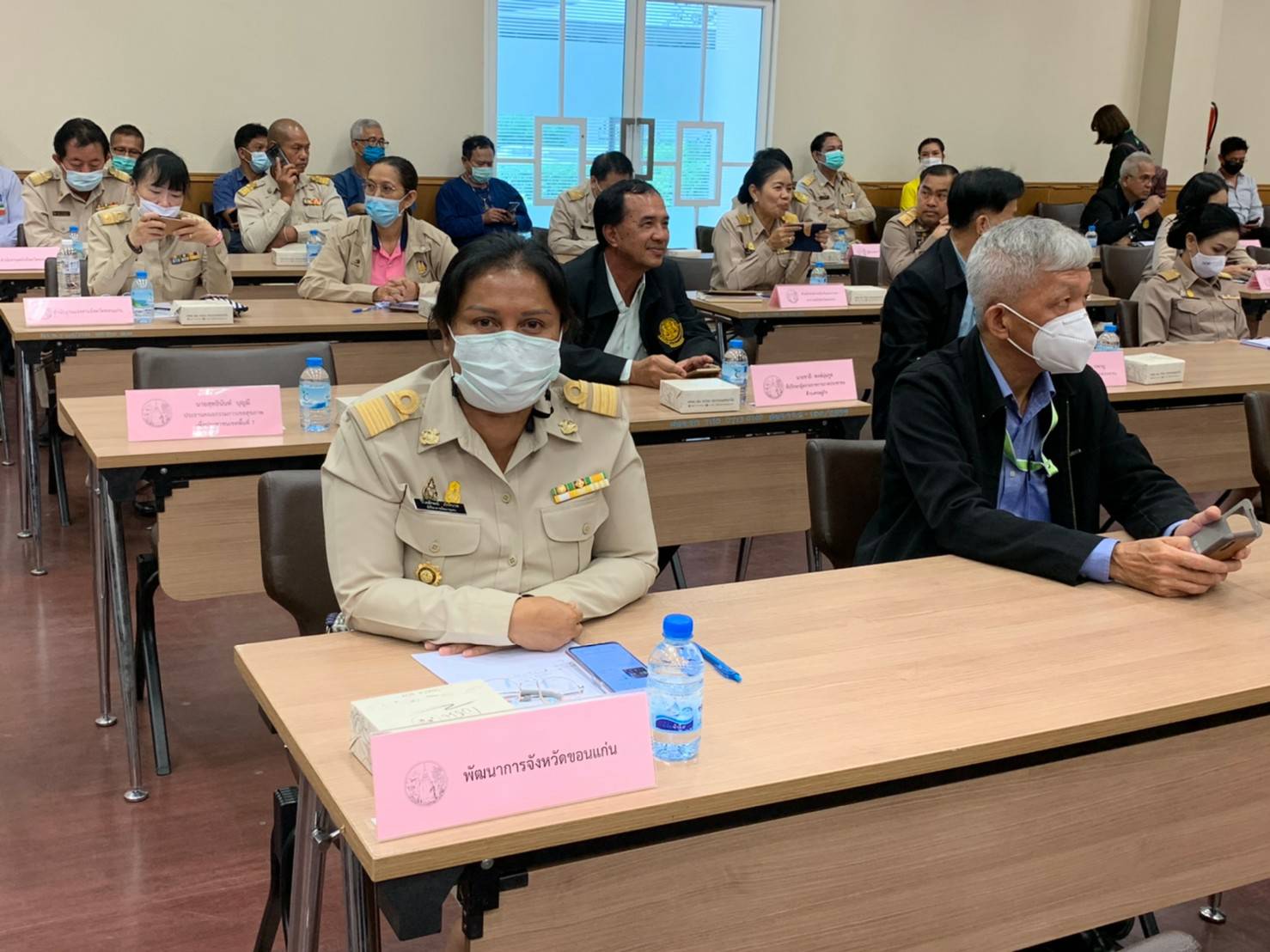 ? พช.ขอนแก่น : ร่วมประชุมติดตามการดำเนินงานการขับเคลื่อนไทยไปด้วยกันจังหวัดขอนแก่น ของรัฐมนตรีช่วยว่าการกระทรวงเกษตรและสหกรณ์ (นายประภัตร โพธสุธน) ?