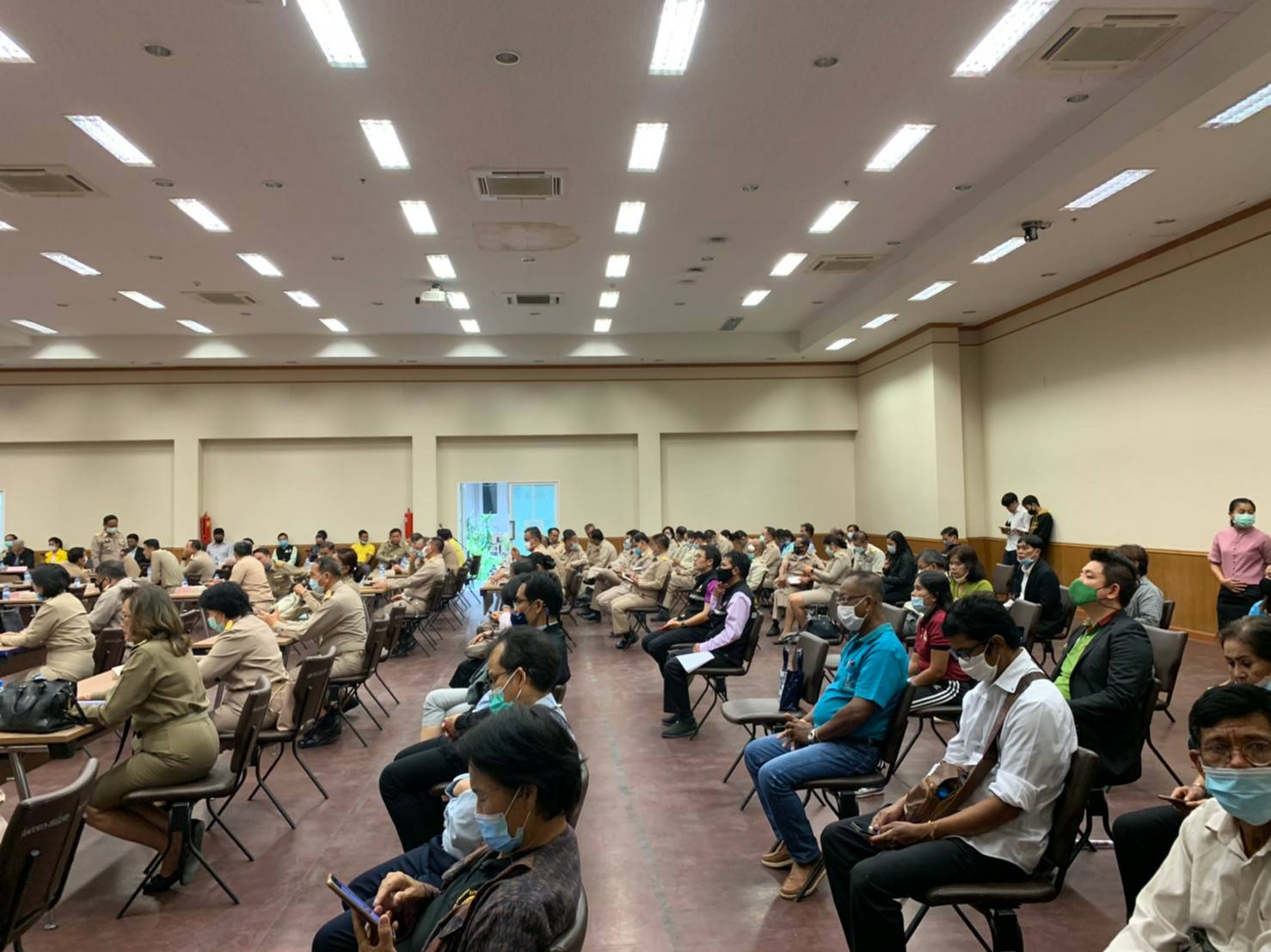 ? พช.ขอนแก่น : ร่วมประชุมติดตามการดำเนินงานการขับเคลื่อนไทยไปด้วยกันจังหวัดขอนแก่น ของรัฐมนตรีช่วยว่าการกระทรวงเกษตรและสหกรณ์ (นายประภัตร โพธสุธน) ?