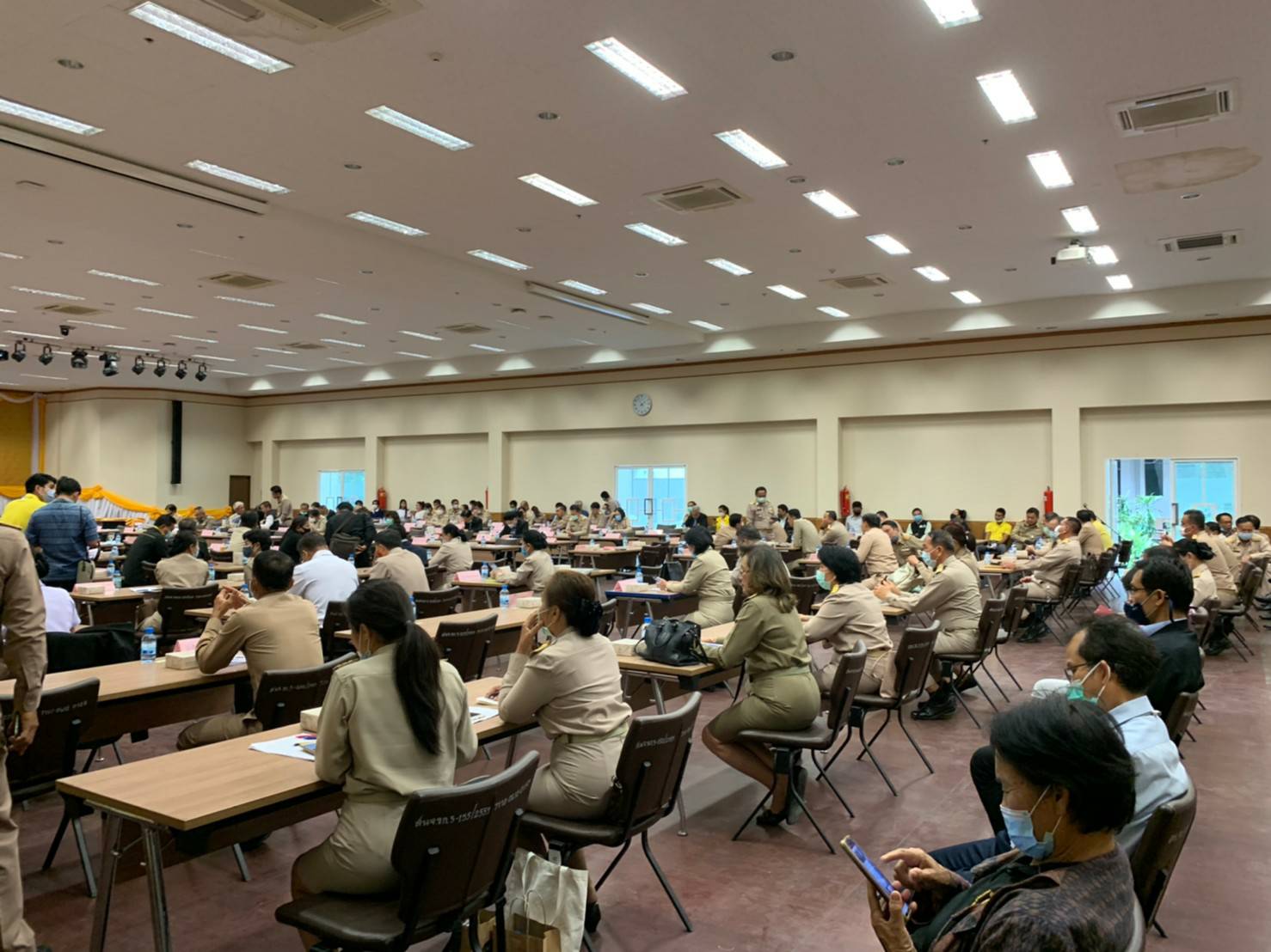 ? พช.ขอนแก่น : ร่วมประชุมติดตามการดำเนินงานการขับเคลื่อนไทยไปด้วยกันจังหวัดขอนแก่น ของรัฐมนตรีช่วยว่าการกระทรวงเกษตรและสหกรณ์ (นายประภัตร โพธสุธน) ?