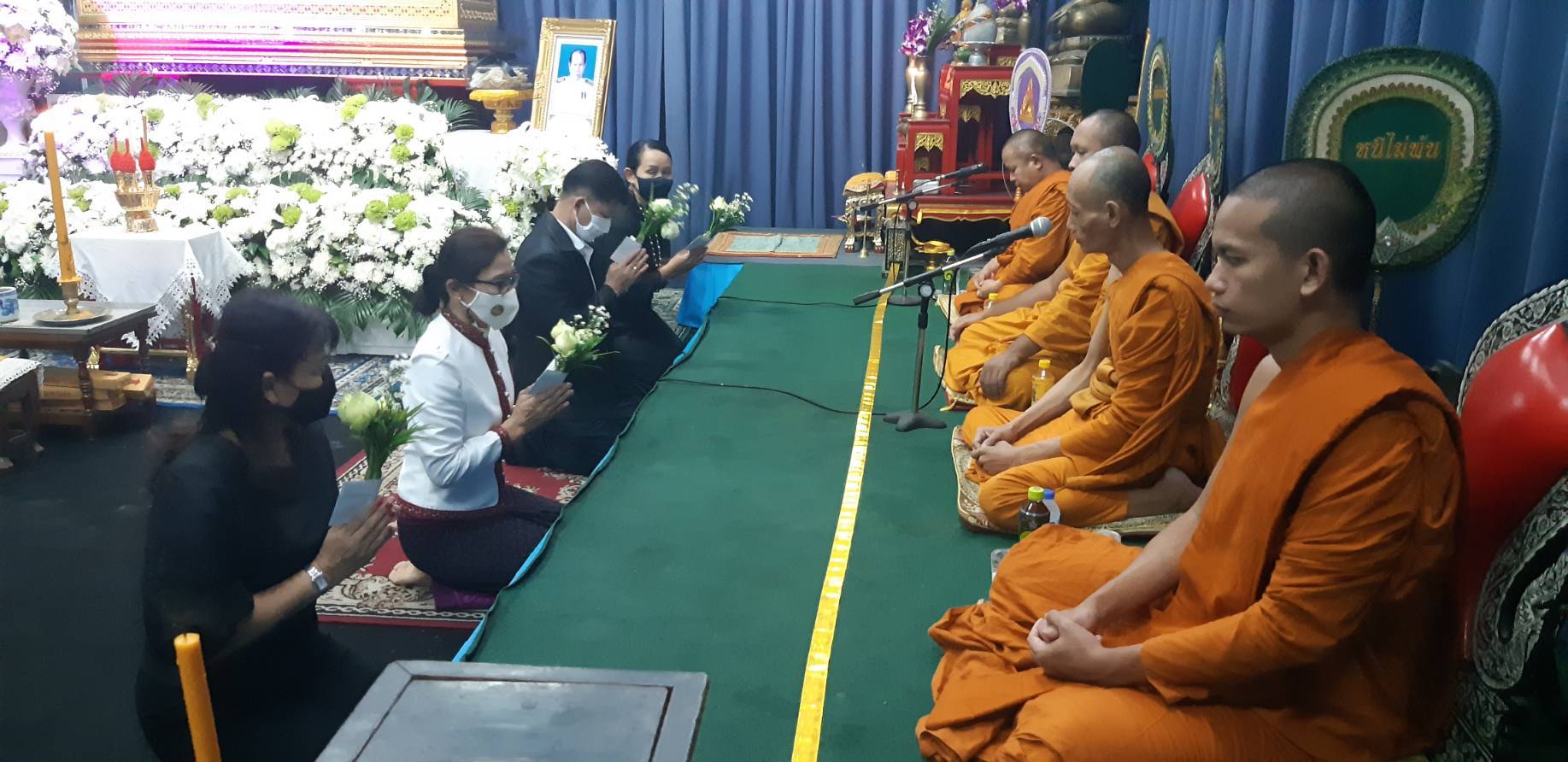 ? พช.ขอนแก่น : ร่วมเป็นเจ้าภาพสวดพระอภิธรรมศพ คุณพ่อชวลิต ผิวขาว บิดาของนางภัทรนรินทร์ นิลวดีพุฒิพัชร นว.พช.ชำนาญการ สพอ.เมืองขอนแก่น?