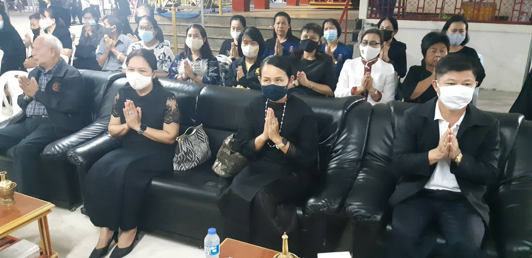 ? พช.ขอนแก่น : ร่วมเป็นเจ้าภาพสวดพระอภิธรรมศพ คุณพ่อชวลิต ผิวขาว บิดาของนางภัทรนรินทร์ นิลวดีพุฒิพัชร นว.พช.ชำนาญการ สพอ.เมืองขอนแก่น?