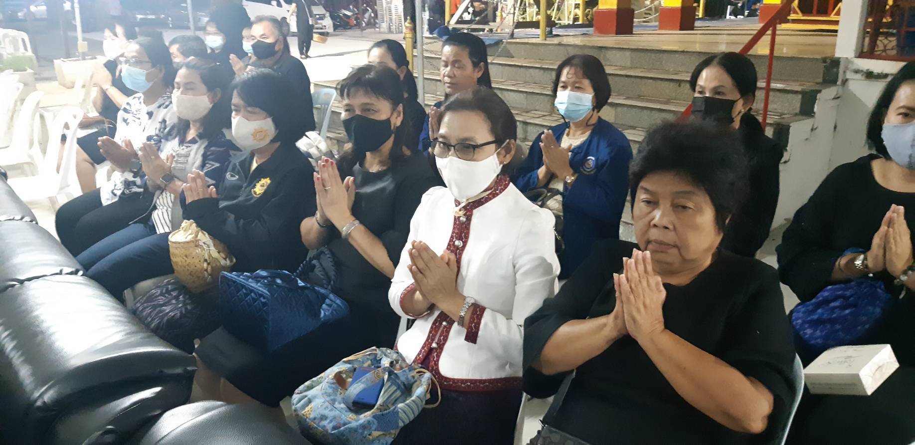 ? พช.ขอนแก่น : ร่วมเป็นเจ้าภาพสวดพระอภิธรรมศพ คุณพ่อชวลิต ผิวขาว บิดาของนางภัทรนรินทร์ นิลวดีพุฒิพัชร นว.พช.ชำนาญการ สพอ.เมืองขอนแก่น?