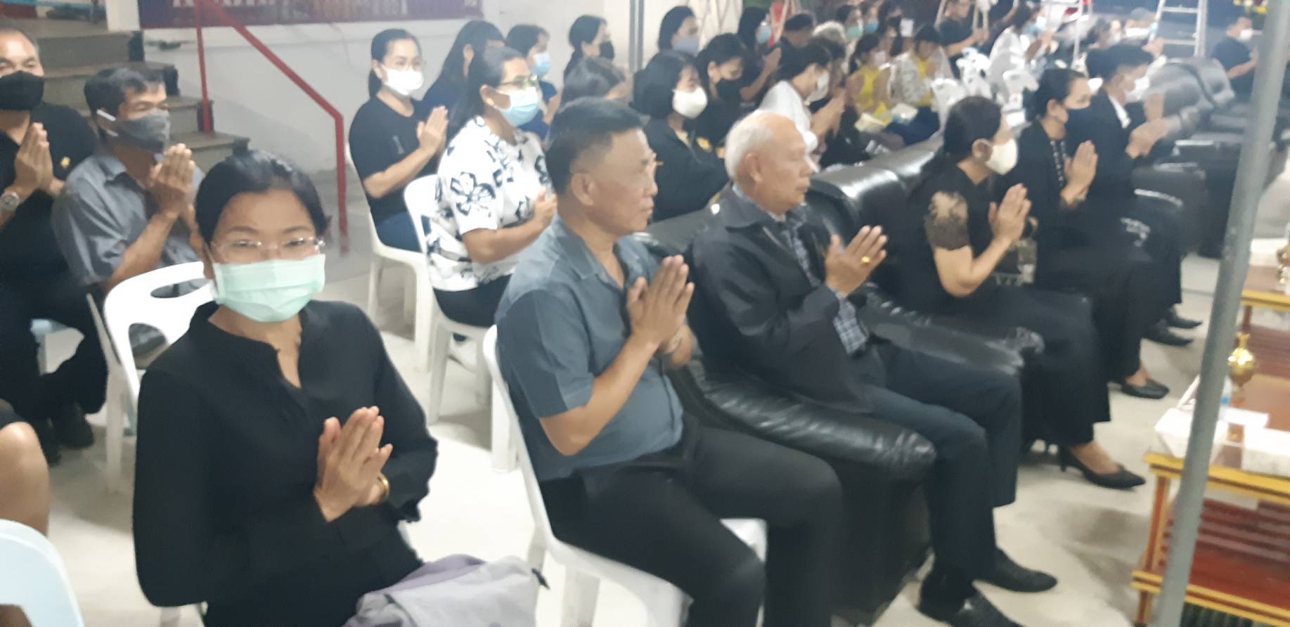 ? พช.ขอนแก่น : ร่วมเป็นเจ้าภาพสวดพระอภิธรรมศพ คุณพ่อชวลิต ผิวขาว บิดาของนางภัทรนรินทร์ นิลวดีพุฒิพัชร นว.พช.ชำนาญการ สพอ.เมืองขอนแก่น?
