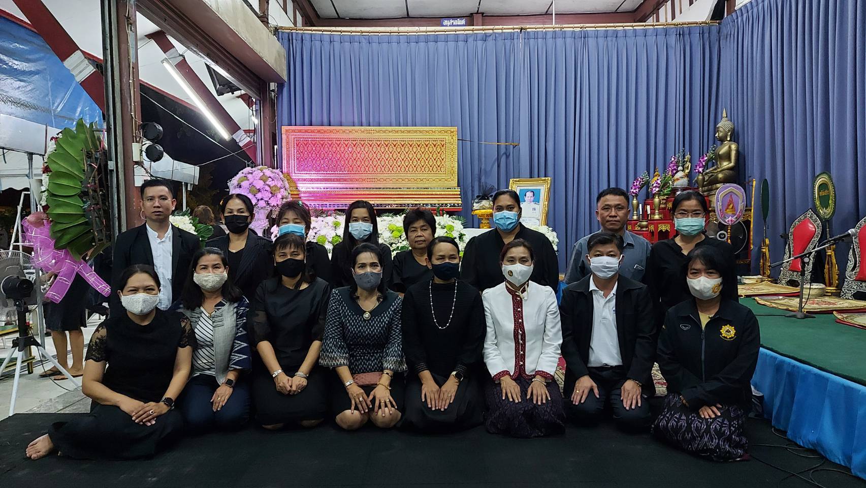 ? พช.ขอนแก่น : ร่วมเป็นเจ้าภาพสวดพระอภิธรรมศพ คุณพ่อชวลิต ผิวขาว บิดาของนางภัทรนรินทร์ นิลวดีพุฒิพัชร นว.พช.ชำนาญการ สพอ.เมืองขอนแก่น?