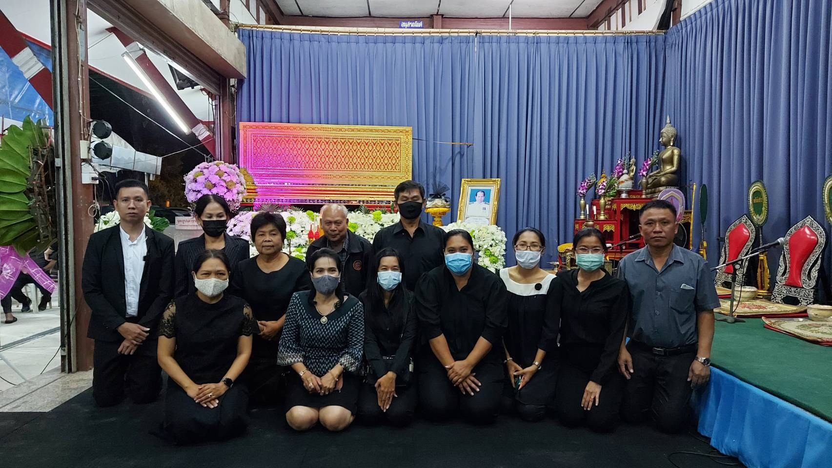 ? พช.ขอนแก่น : ร่วมเป็นเจ้าภาพสวดพระอภิธรรมศพ คุณพ่อชวลิต ผิวขาว บิดาของนางภัทรนรินทร์ นิลวดีพุฒิพัชร นว.พช.ชำนาญการ สพอ.เมืองขอนแก่น?
