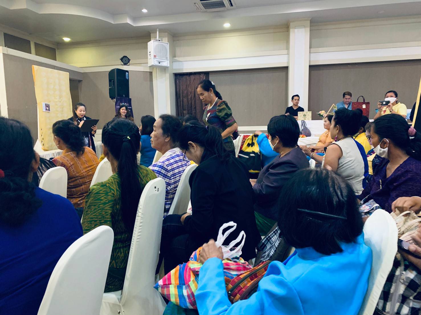 ? พช.ขอนแก่น : ร่วมพิธีเปิดการจัดแสดงผลงานและประชาสัมพันธ์ผลผลิตผลลัพธ์โครงการยกระดับผ้าไหมสู่นานาชาติ ?