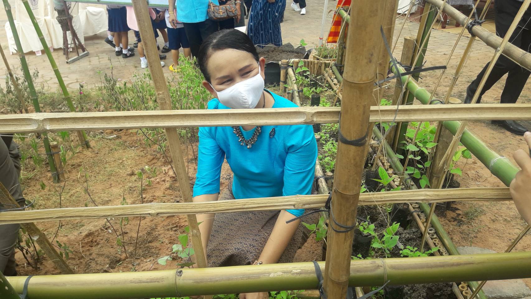 ? พช.ขอนแก่น : ร่วมกิจกรรมโครงการวัด ประชา รัฐ สร้างสุข เฉลิมพระเกียรติ สมเด็จพระนางเจ้าสิริกิติ์ พระบรมราชินีนาถ บรมราชชนนีพันปีหลวง เนื่องในโอกาสมหามงคลเฉลิมพระชนมพรรษา 84 พรรษา?