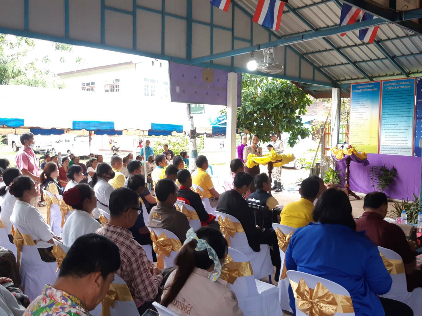 ? พช.ขอนแก่น : ร่วมพิธีเปิดศูนย์จัดการกองทุนชุมชน บ้านซ่งหนองขาม หมู่ที่ 4 ตำบลหนองแดง อำเภอสีชมพู จังหวัดขอนแก่น ?