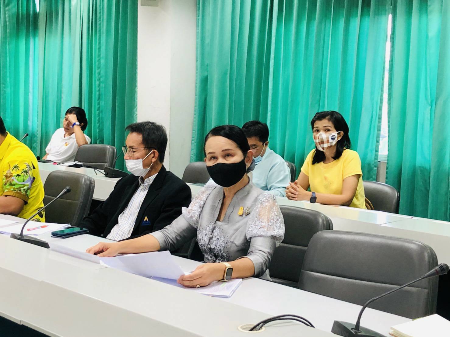 ? พช.ขอนแก่น : ร่วมประชุมพิจารณาร่างตัวชี้วัดตามมาตรการปรับปรุงประสิทธิภาพในการปฏิบัติราชการของจังหวัด ประจำปีงบประมาณ พ.ศ.2564 ?