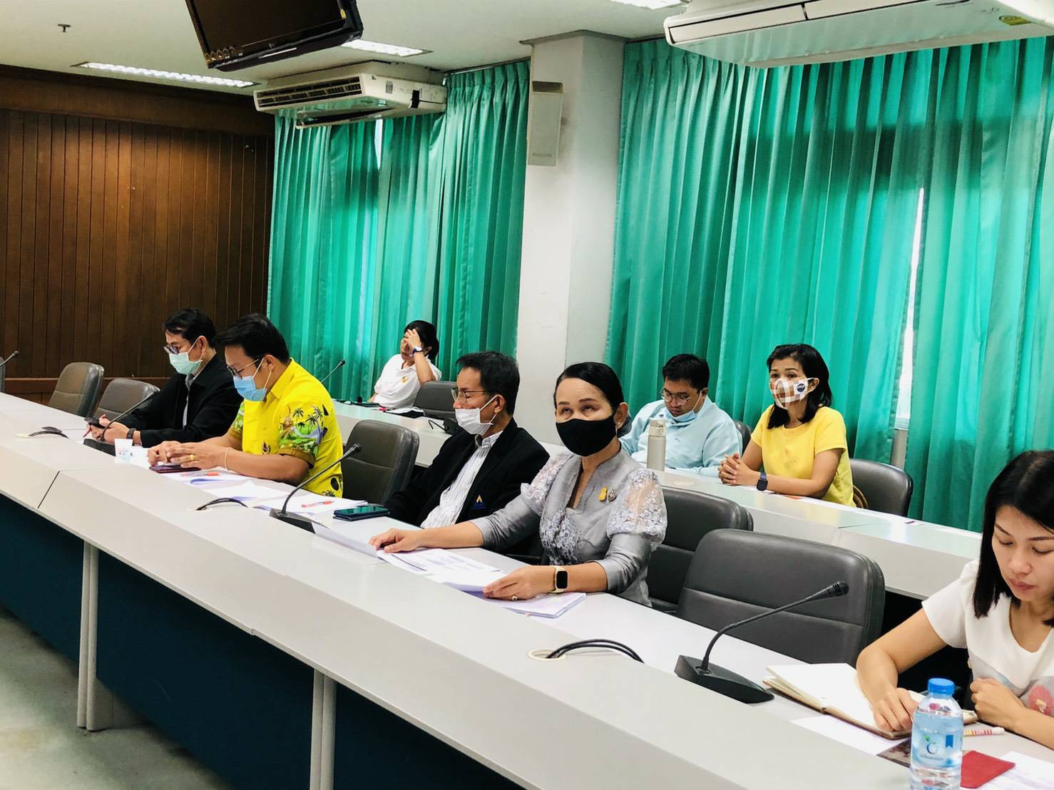 ? พช.ขอนแก่น : ร่วมประชุมพิจารณาร่างตัวชี้วัดตามมาตรการปรับปรุงประสิทธิภาพในการปฏิบัติราชการของจังหวัด ประจำปีงบประมาณ พ.ศ.2564 ?