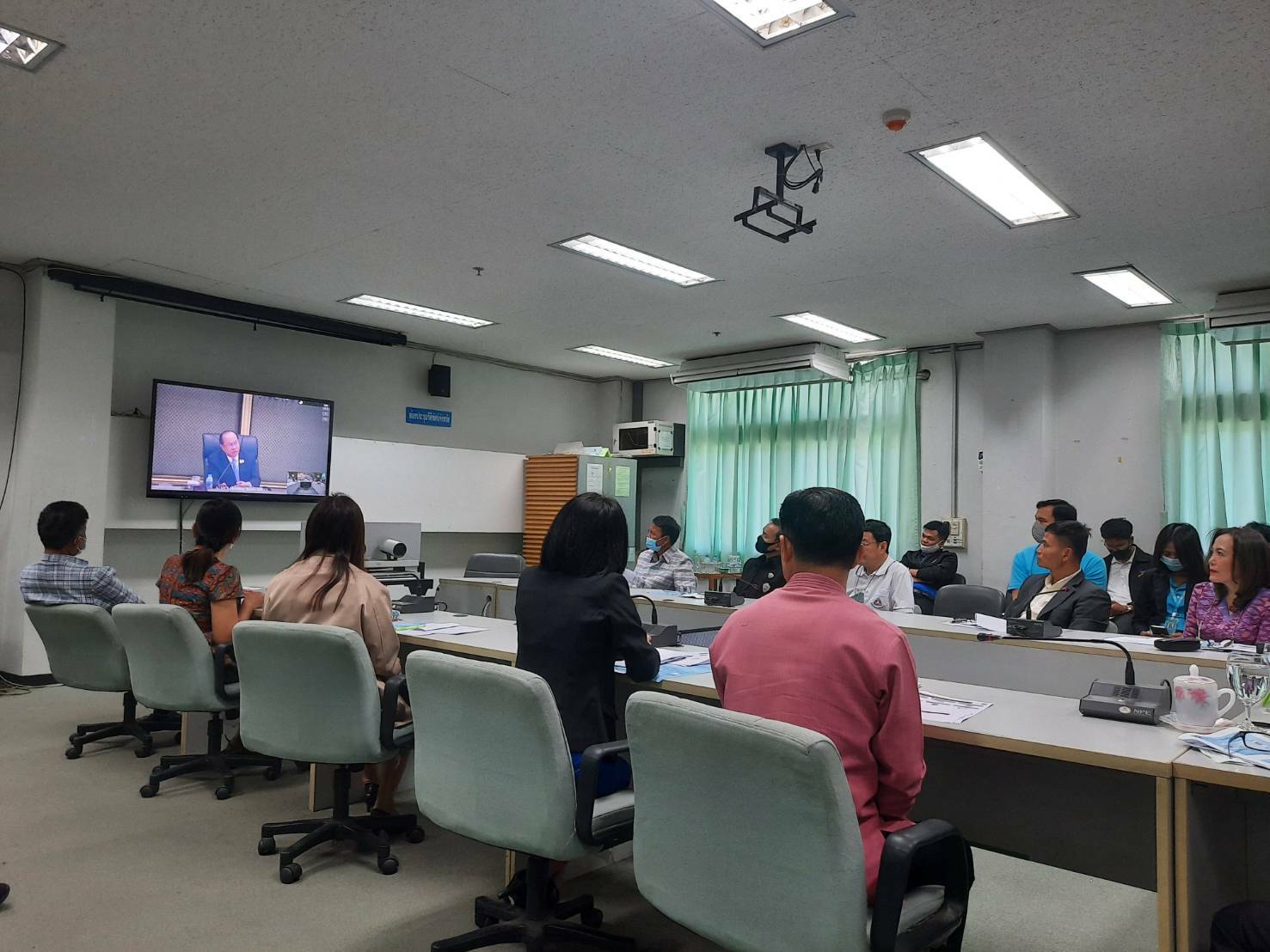 ? พช.ขอนแก่น : ร่วมประชุมรับฟังการชี้แจงรายละเอียดโครงการคนละครึ่ง ผ่านระบบวีดิทัศน์ทางไกล (Video Conference System) ?