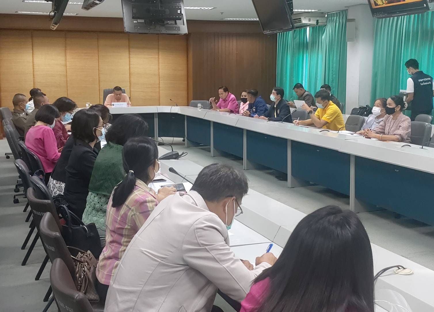 ? พช.ขอนแก่น : ร่วมประชุมคณะอนุกรรมการด้านพิธีเปิดงานเทศกาลไหมนานาชาติ ประเพณีผูกเสี่ยวและงานกาชาด จังหวัดขอนแก่น ประจำปี 2563 ครั้งที่ 1/2563 ?