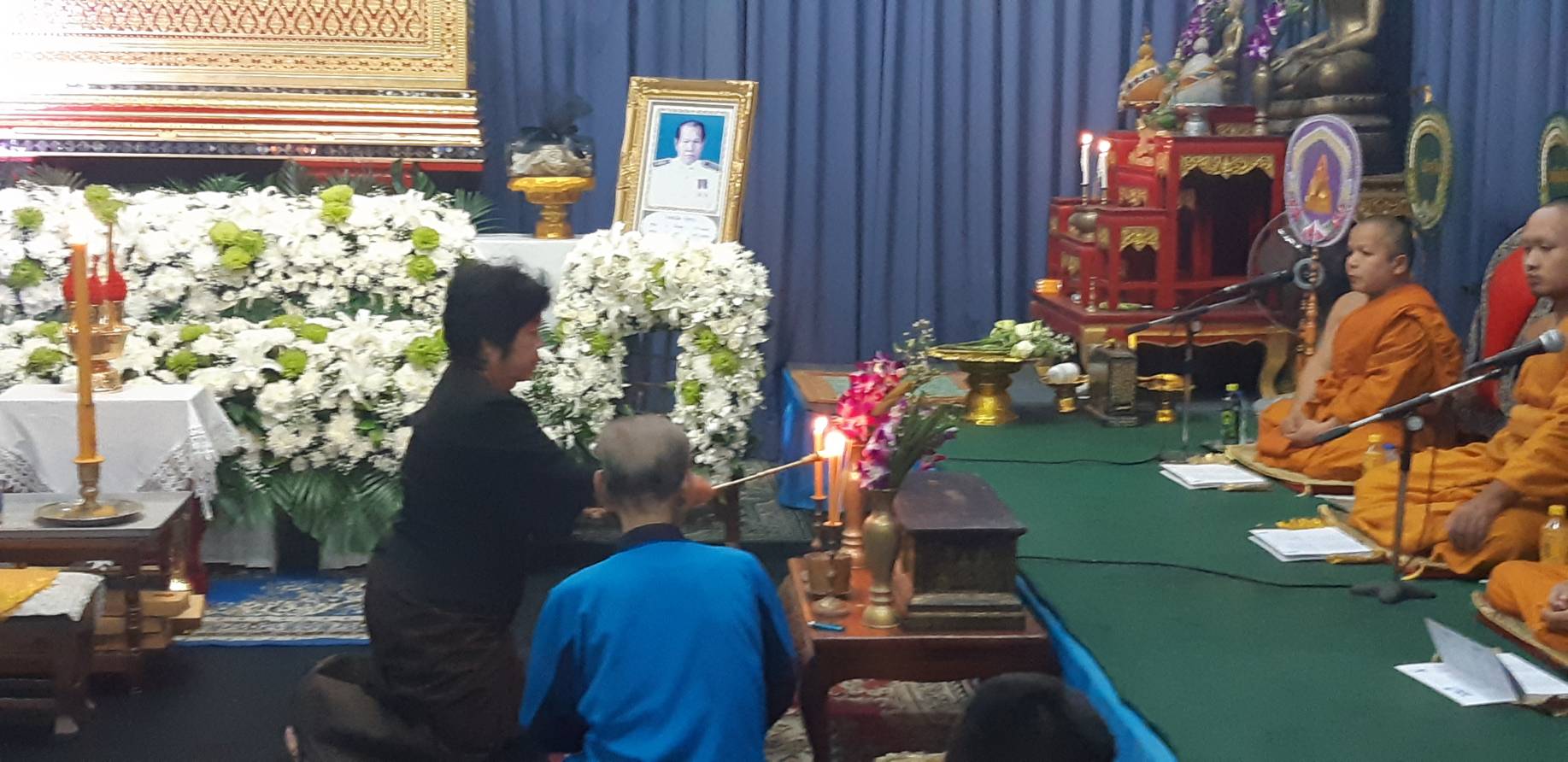 ? พช.ขอนแก่น : ร่วมเป็นเจ้าภาพสวดพระอภิธรรมศพ คุณพ่อชวลิต ผิวขาว บิดาของนางภัทรนรินทร์ นิลวดีพุฒิพัชร นว.พช.ชำนาญการ สพอ.เมืองขอนแก่น?