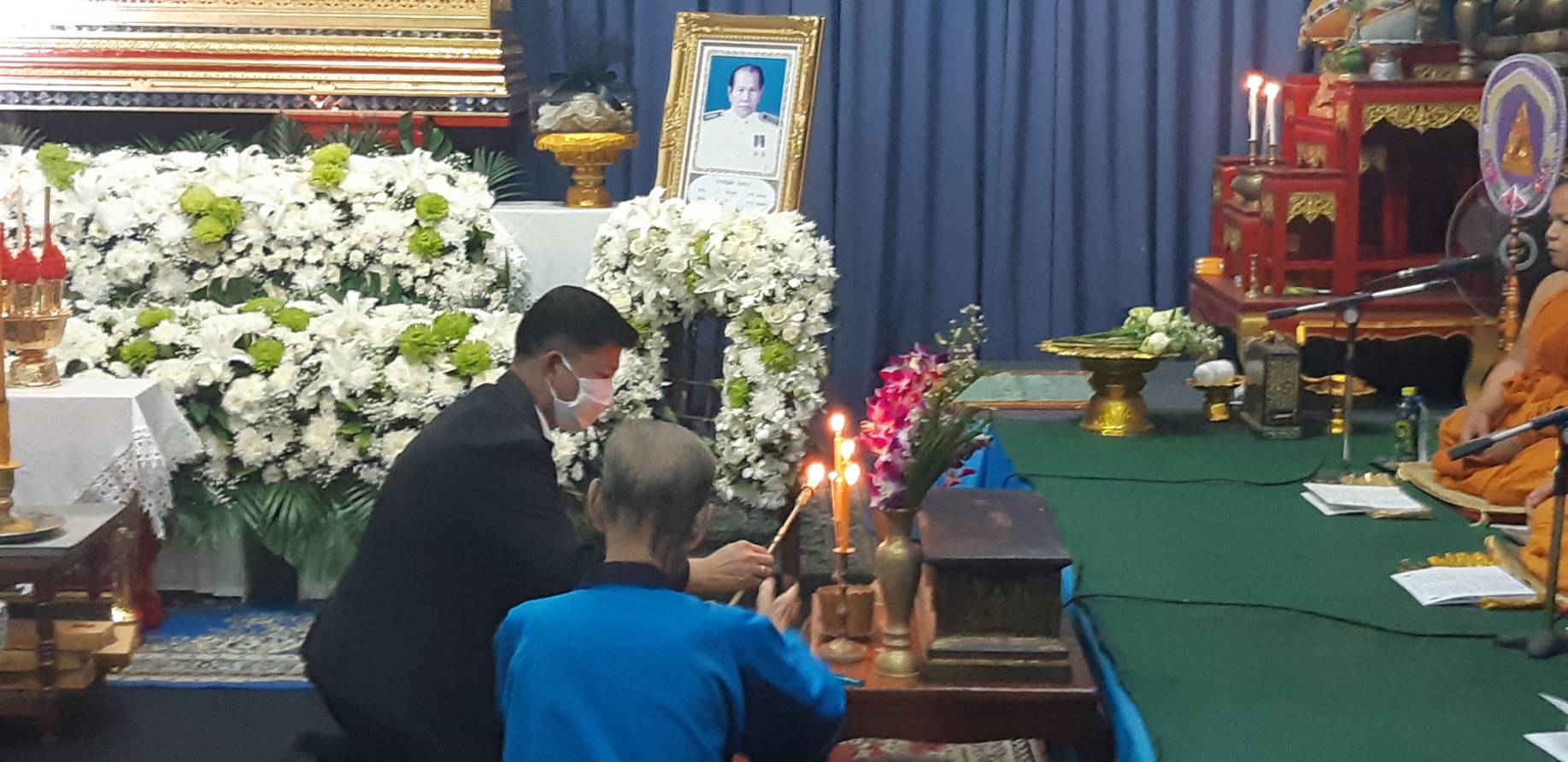 ? พช.ขอนแก่น : ร่วมเป็นเจ้าภาพสวดพระอภิธรรมศพ คุณพ่อชวลิต ผิวขาว บิดาของนางภัทรนรินทร์ นิลวดีพุฒิพัชร นว.พช.ชำนาญการ สพอ.เมืองขอนแก่น?