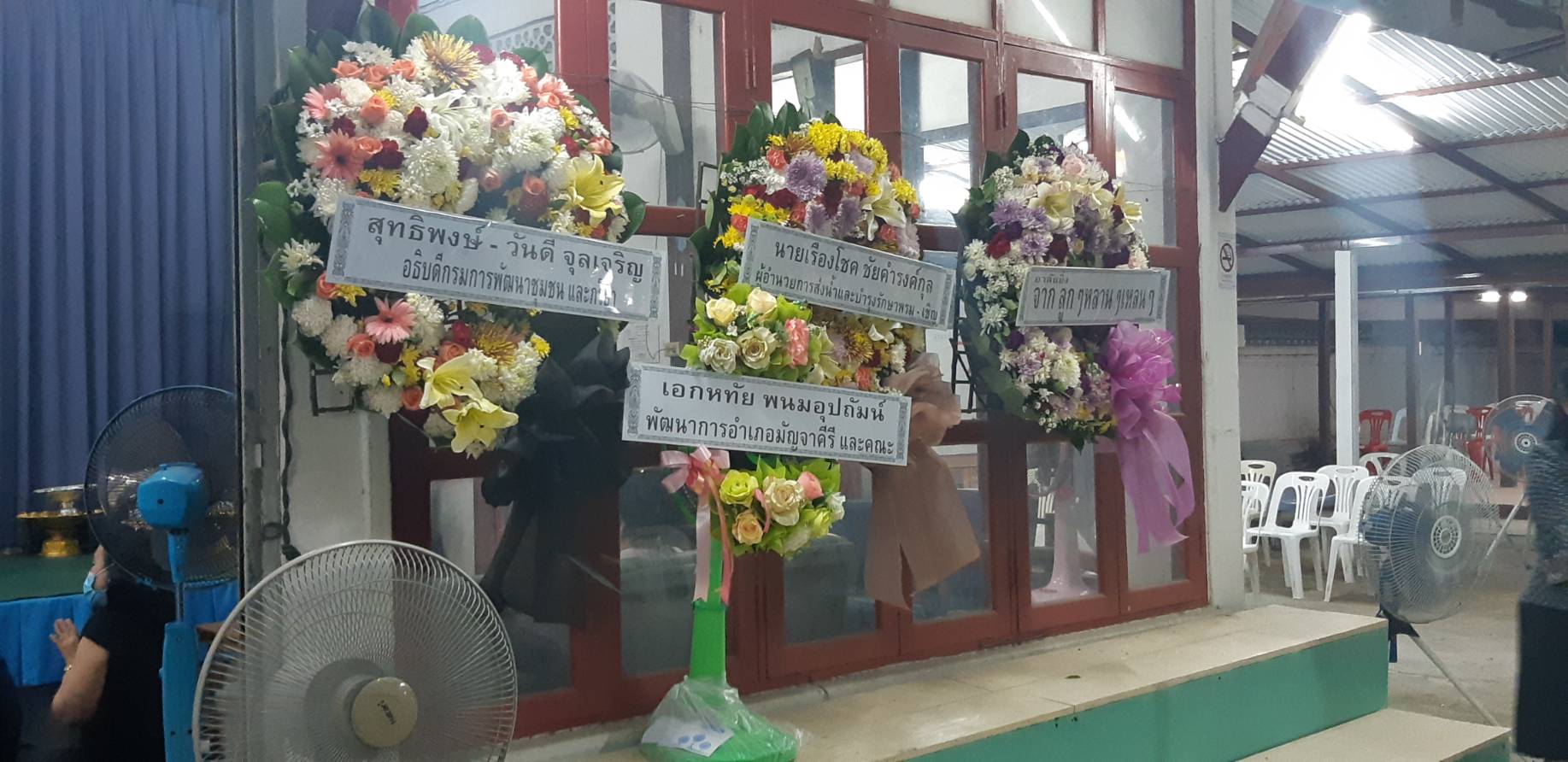 ? พช.ขอนแก่น : ร่วมเป็นเจ้าภาพสวดพระอภิธรรมศพ คุณพ่อชวลิต ผิวขาว บิดาของนางภัทรนรินทร์ นิลวดีพุฒิพัชร นว.พช.ชำนาญการ สพอ.เมืองขอนแก่น?