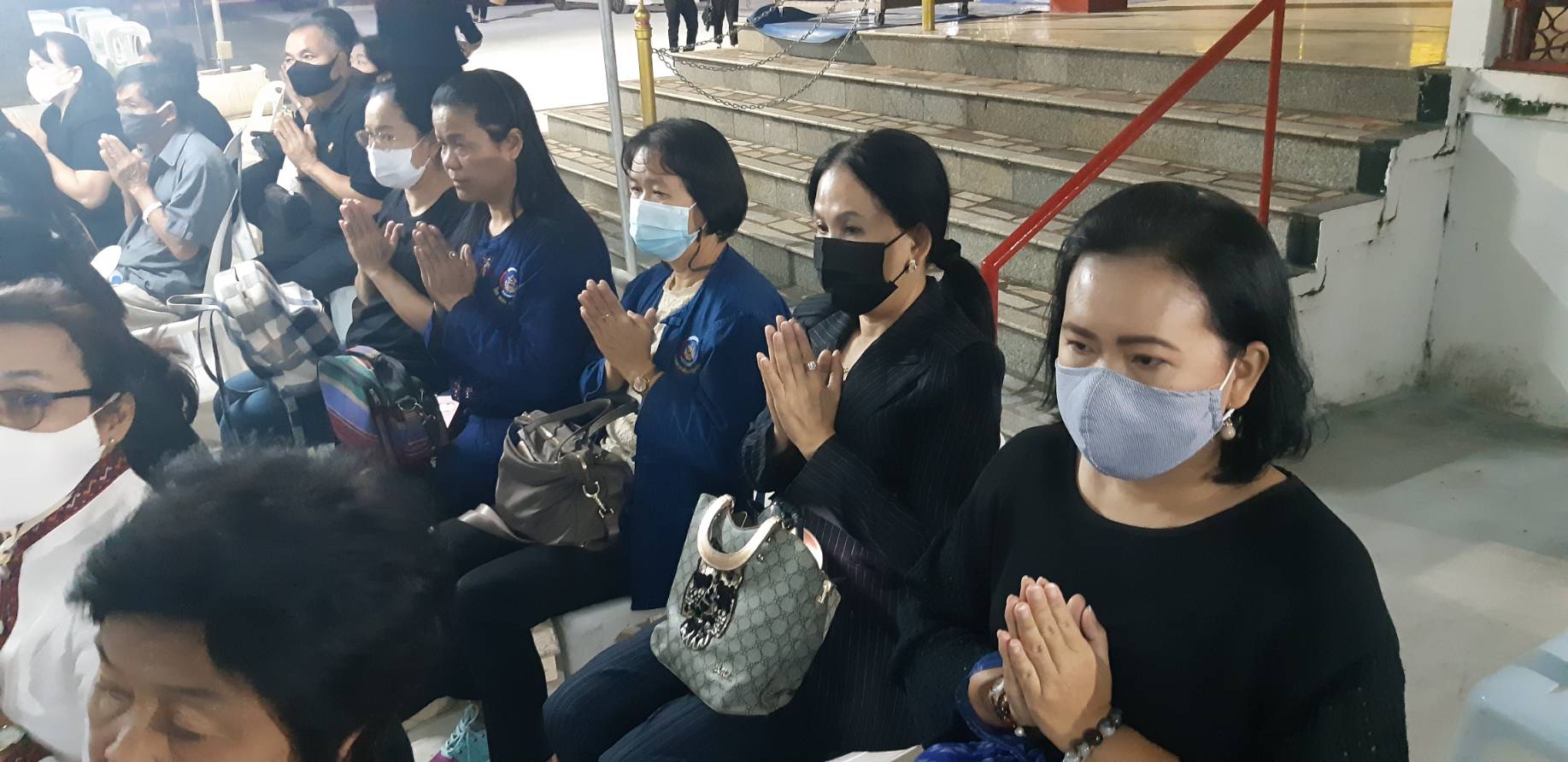 ? พช.ขอนแก่น : ร่วมเป็นเจ้าภาพสวดพระอภิธรรมศพ คุณพ่อชวลิต ผิวขาว บิดาของนางภัทรนรินทร์ นิลวดีพุฒิพัชร นว.พช.ชำนาญการ สพอ.เมืองขอนแก่น?