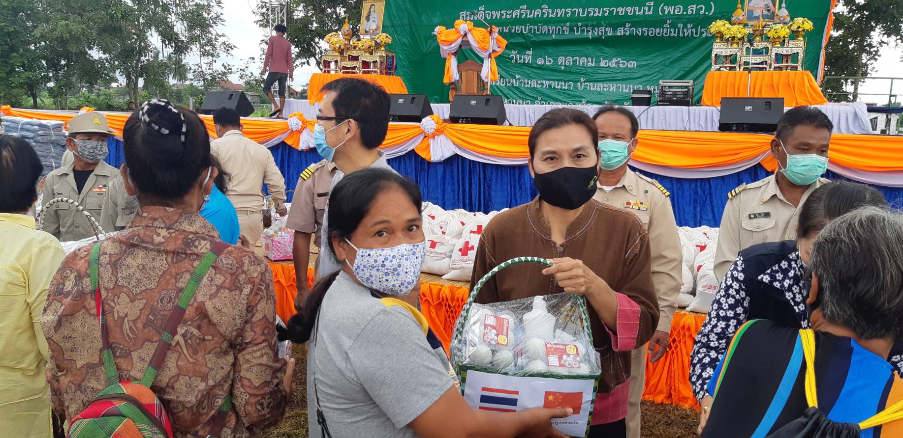 ? พช.ขอนแก่น : ร่วมกิจกรรมหน่วยแพทย์เคลื่อนที่ พอ.สว. และหน่วยบำบัดทุกข์ บำรุงสุข สร้างรอยยิ้มให้ประชาชน ณ อำเภอแวงน้อย จังหวัดขอนแก่น?