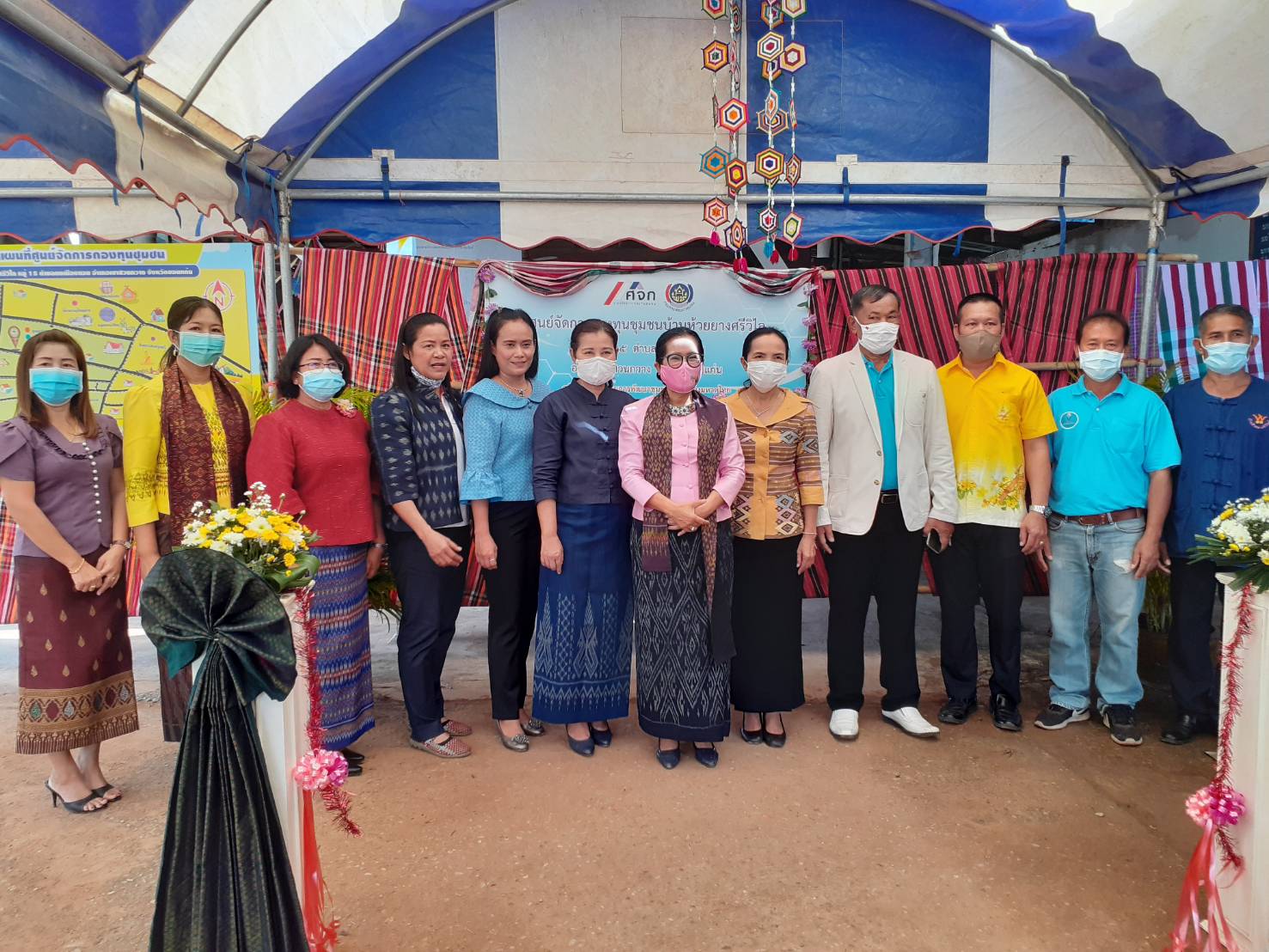 ? พช.ขอนแก่น : ร่วมพิธีเปิดศูนย์จัดการกองทุนชุมชน บ้านห้วยยางศรีวิไล หมู่ที่ 15 ตำบลดงเมืองแอม อำเภอเขาสวนกวาง จังหวัดขอนแก่น ?