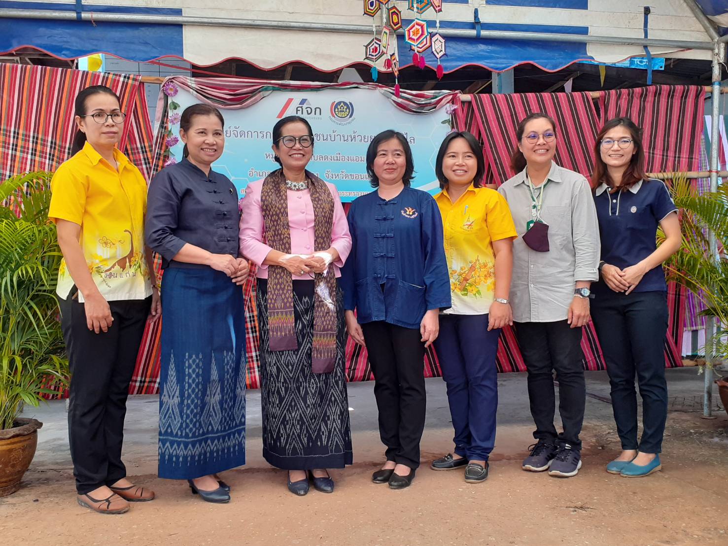 ? พช.ขอนแก่น : ร่วมพิธีเปิดศูนย์จัดการกองทุนชุมชน บ้านห้วยยางศรีวิไล หมู่ที่ 15 ตำบลดงเมืองแอม อำเภอเขาสวนกวาง จังหวัดขอนแก่น ?