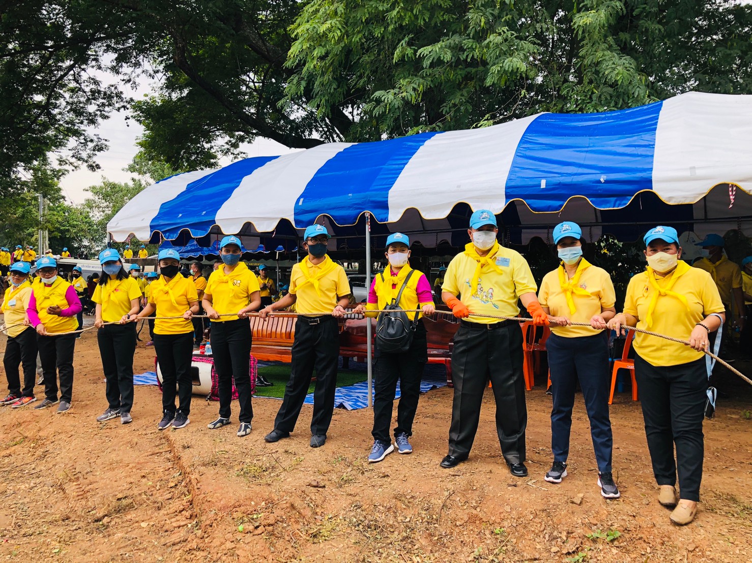 ? พช.ขอนแก่น : ร่วมพิธี เนื่องในวันคล้ายวันสวรรคตสมเด็จพระบรมชนกาธิเบศรมหาภูมิพลอดุลยเดชมหาราช บรมนาถบพิตร 13 ตุลาคม 2563 ?