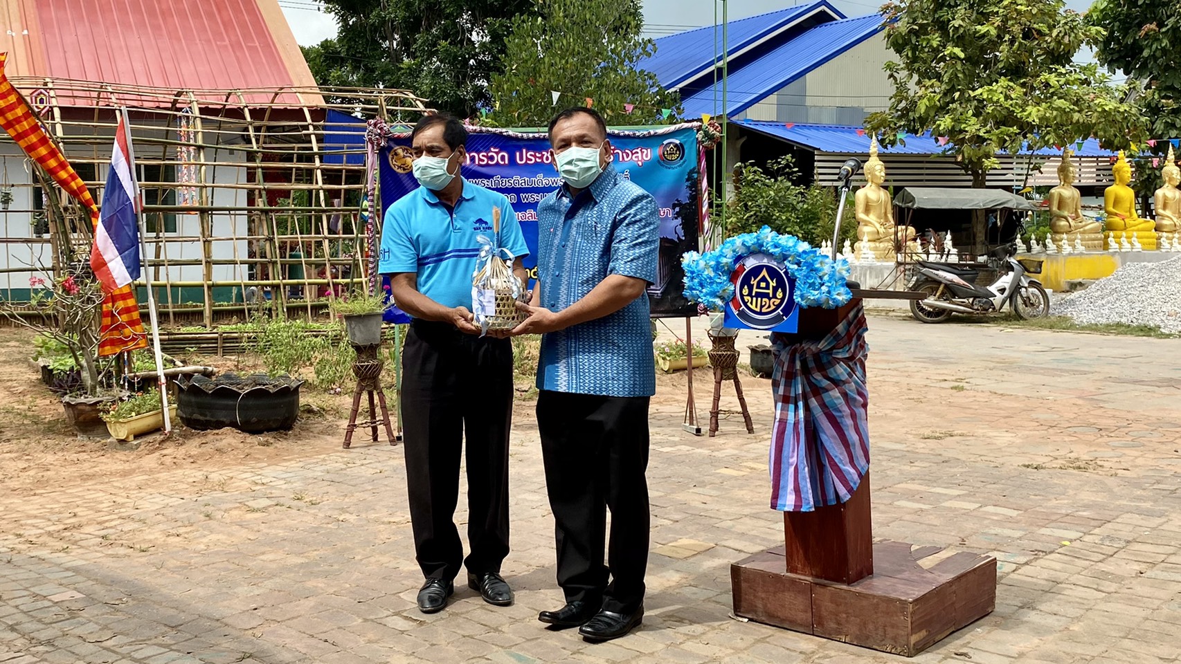 ? พช.ขอนแก่น : ร่วมกิจกรรมโครงการวัด ประชา รัฐ สร้างสุข เฉลิมพระเกียรติ สมเด็จพระนางเจ้าสิริกิติ์ พระบรมราชินีนาถ บรมราชชนนีพันปีหลวง เนื่องในโอกาสมหามงคลเฉลิมพระชนมพรรษา 84 พรรษา?