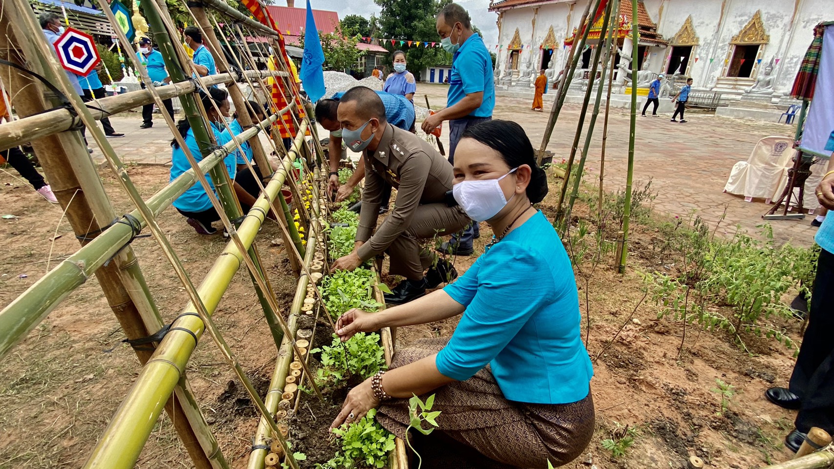 ? พช.ขอนแก่น : ร่วมกิจกรรมโครงการวัด ประชา รัฐ สร้างสุข เฉลิมพระเกียรติ สมเด็จพระนางเจ้าสิริกิติ์ พระบรมราชินีนาถ บรมราชชนนีพันปีหลวง เนื่องในโอกาสมหามงคลเฉลิมพระชนมพรรษา 84 พรรษา?