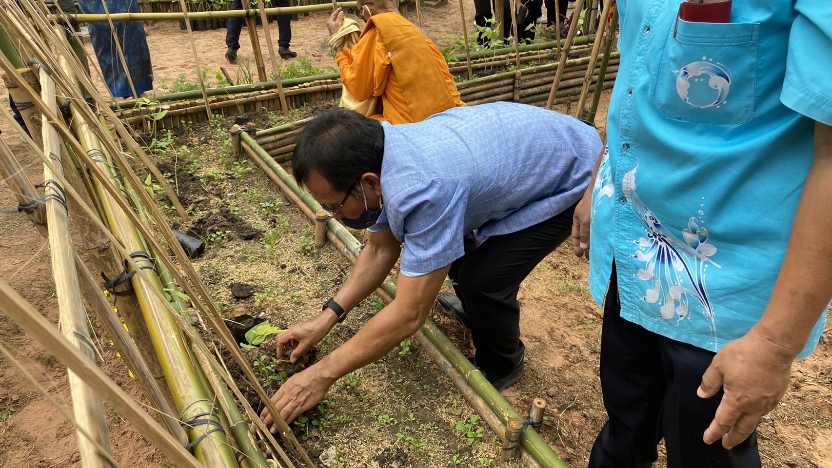 ? พช.ขอนแก่น : ร่วมกิจกรรมโครงการวัด ประชา รัฐ สร้างสุข เฉลิมพระเกียรติ สมเด็จพระนางเจ้าสิริกิติ์ พระบรมราชินีนาถ บรมราชชนนีพันปีหลวง เนื่องในโอกาสมหามงคลเฉลิมพระชนมพรรษา 84 พรรษา?