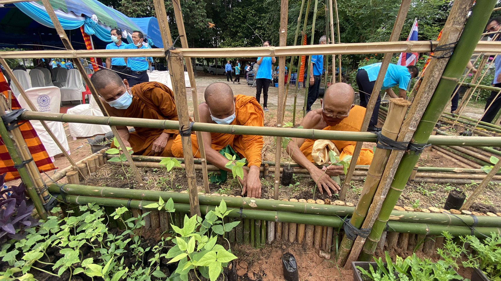 ? พช.ขอนแก่น : ร่วมกิจกรรมโครงการวัด ประชา รัฐ สร้างสุข เฉลิมพระเกียรติ สมเด็จพระนางเจ้าสิริกิติ์ พระบรมราชินีนาถ บรมราชชนนีพันปีหลวง เนื่องในโอกาสมหามงคลเฉลิมพระชนมพรรษา 84 พรรษา?