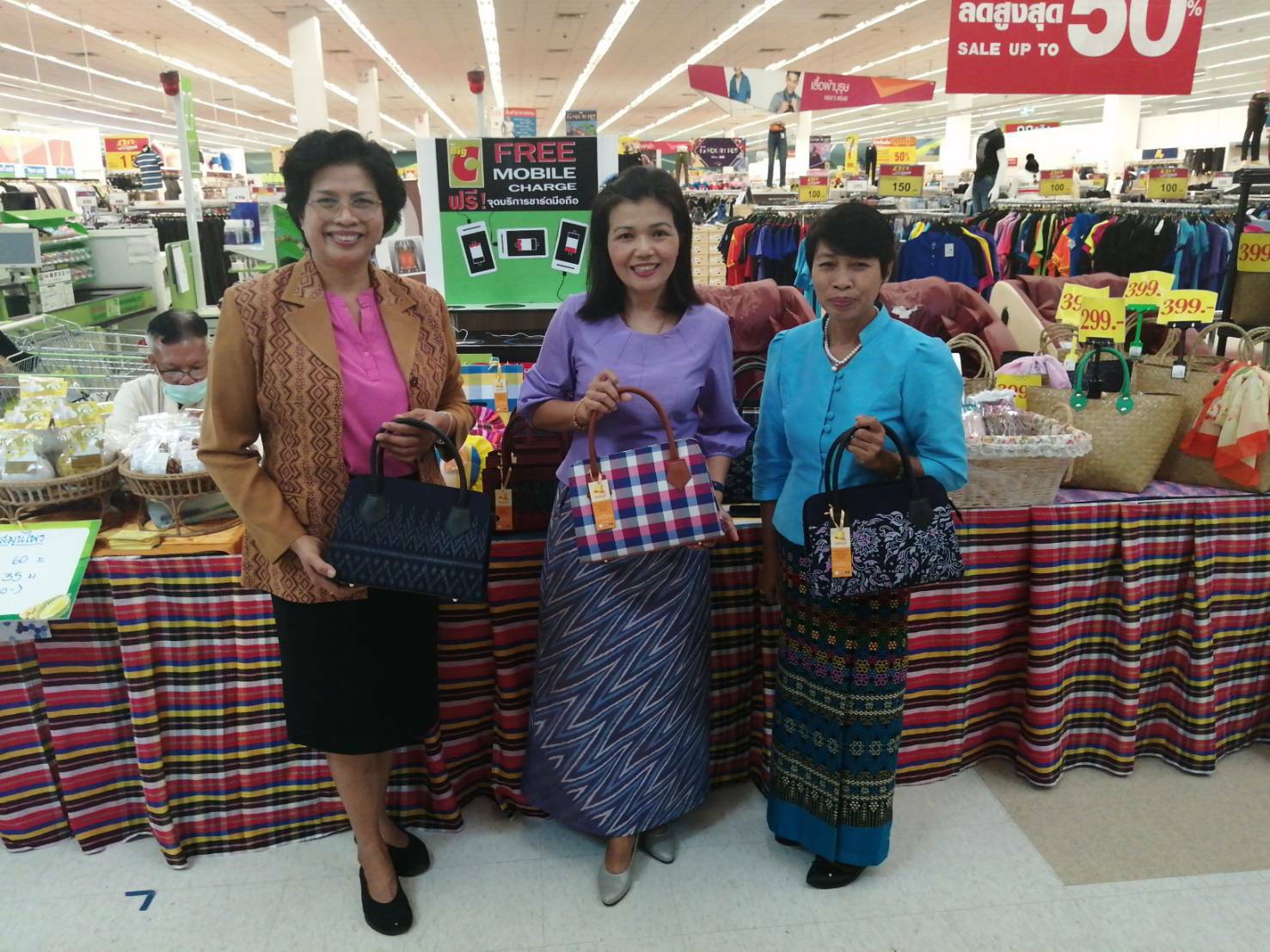 ? พช.ขอนแก่น : ร่วมเป็นเกียรติพิธีเปิดงาน “ตลาดชุมชนคนขอนแก่น@บิ๊กซี” ?