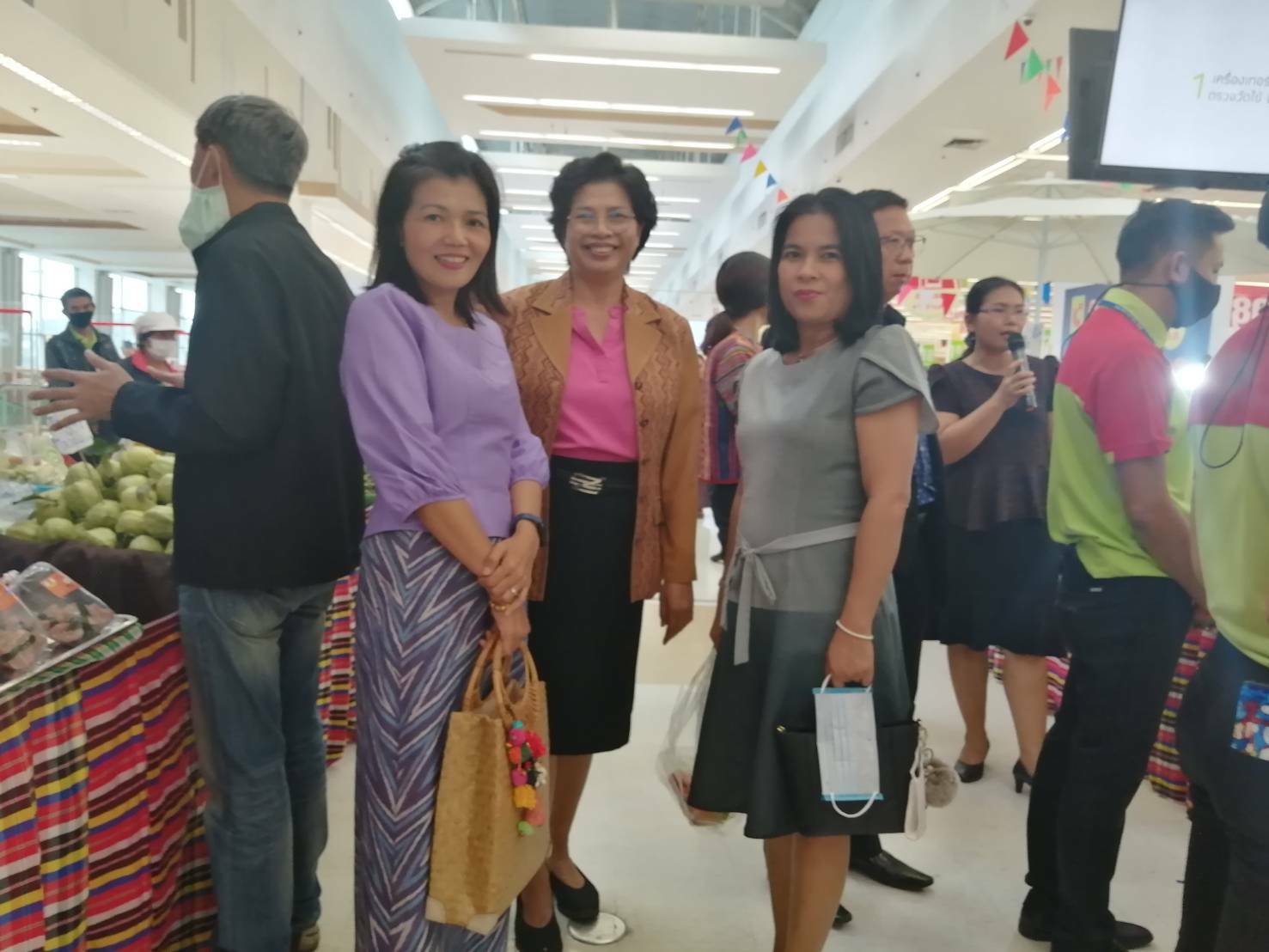 ? พช.ขอนแก่น : ร่วมเป็นเกียรติพิธีเปิดงาน “ตลาดชุมชนคนขอนแก่น@บิ๊กซี” ?