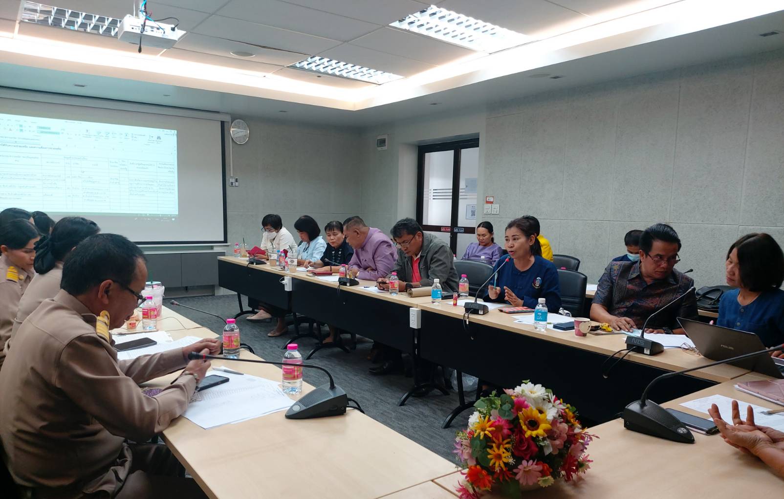 ? พช.ขอนแก่น : ประชุมเตรียมความพร้อมพิธีลงนาม MOU การขับเคลื่อนโครงการ “คู่เสี่ยว เกี่ยวก้อย แก้จนคนขอนแก่น” ?