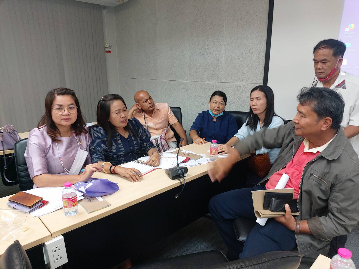 ? พช.ขอนแก่น : ประชุมเตรียมความพร้อมพิธีลงนาม MOU การขับเคลื่อนโครงการ “คู่เสี่ยว เกี่ยวก้อย แก้จนคนขอนแก่น” ?