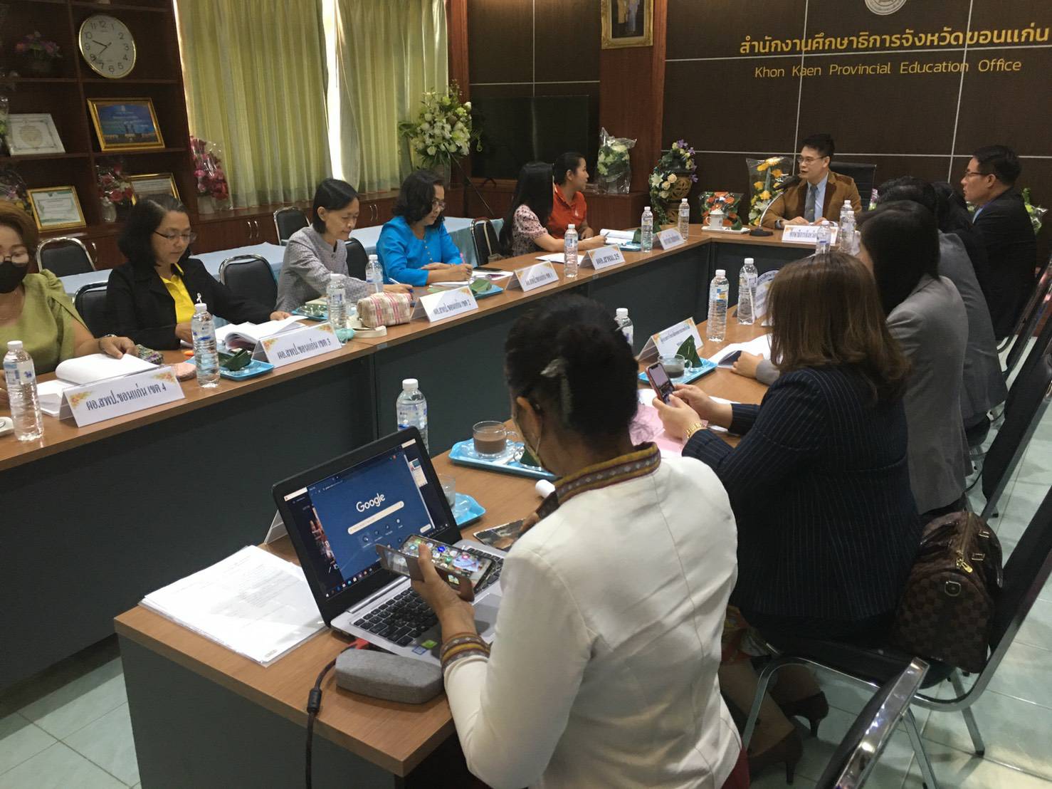 ? พช.ขอนแก่น : ประชุมคณะทำงานชุดปฏิบัติการขับเคลื่อนการแก้ไขปัญหาความยากจน ตามภารกิจใน 5 มิติ ตามโครงการ “คู่เสี่ยว เกี่ยวก้อย แก้จนคนขอนแก่น” ?