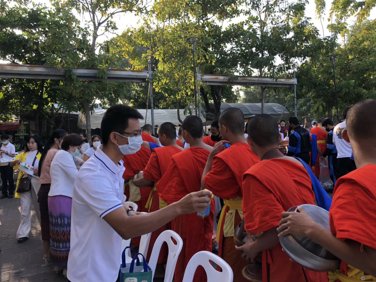 ? พช.ขอนแก่น : ร่วมทำบุญใส่บาตรในงาน “รวมใจใส่บาตรทุกวันพระแรกของเดือน”?