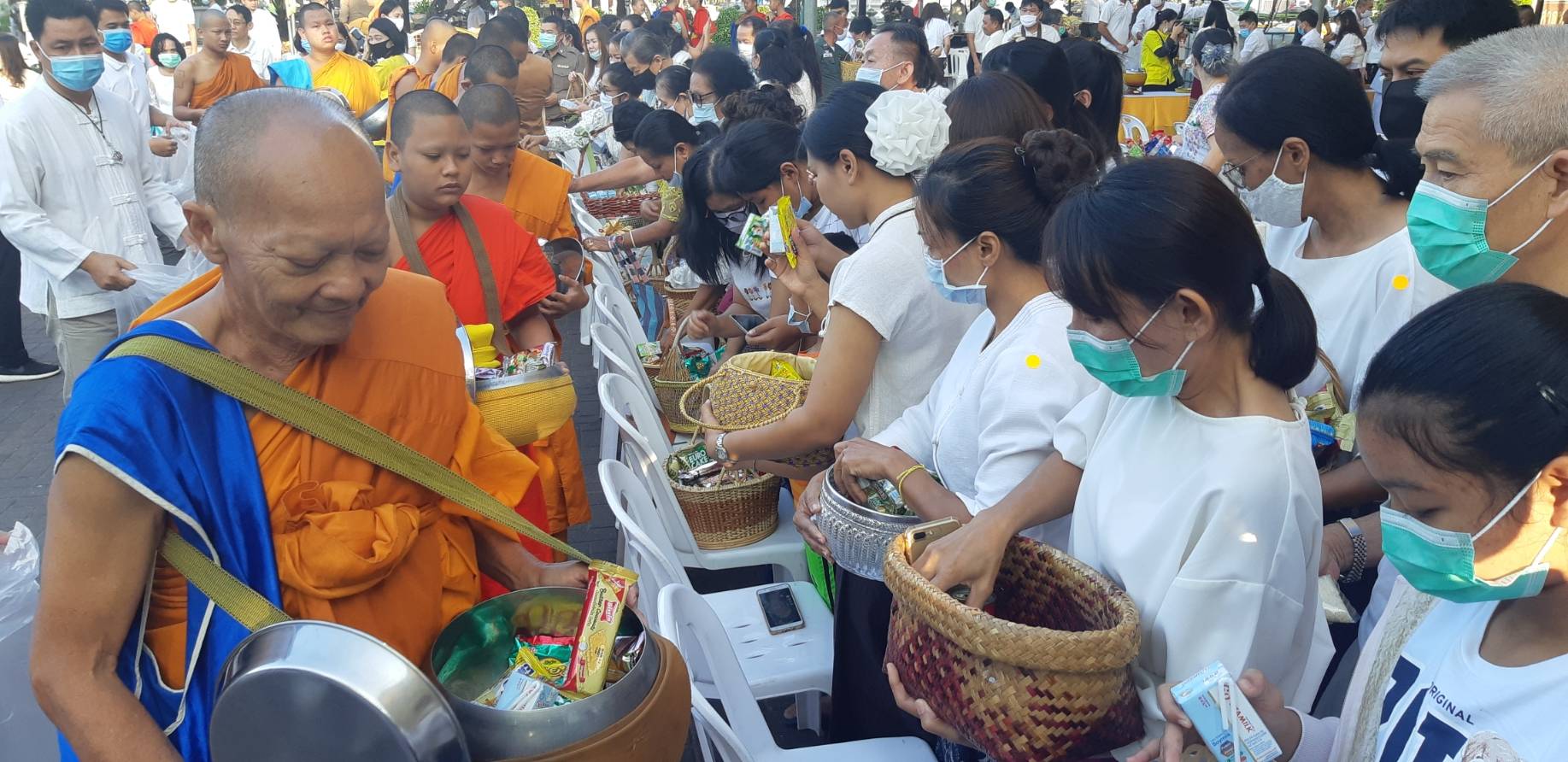 ? พช.ขอนแก่น : ร่วมทำบุญใส่บาตรในงาน “รวมใจใส่บาตรทุกวันพระแรกของเดือน”?
