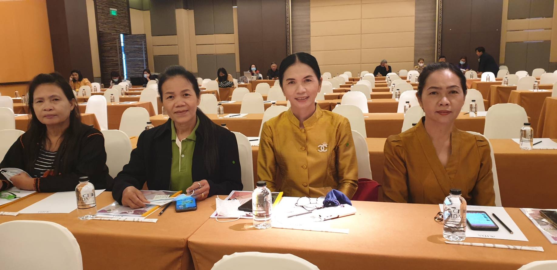 ? พช.ขอนแก่น : ร่วมประชุมเชิงปฏิบัติการ (Work shop) โครงการพัฒนาศักยภาพชุมชนท่องเที่ยว OTOP นวัตวิถี กิจกรรมยกระดับและพัฒนาเพื่อจำหน่ายให้นักท่องเที่ยว (ผลิตภัณฑ์คลัสเตอร์สมุนไพรที่ไม่ใช่อาหาร) ?