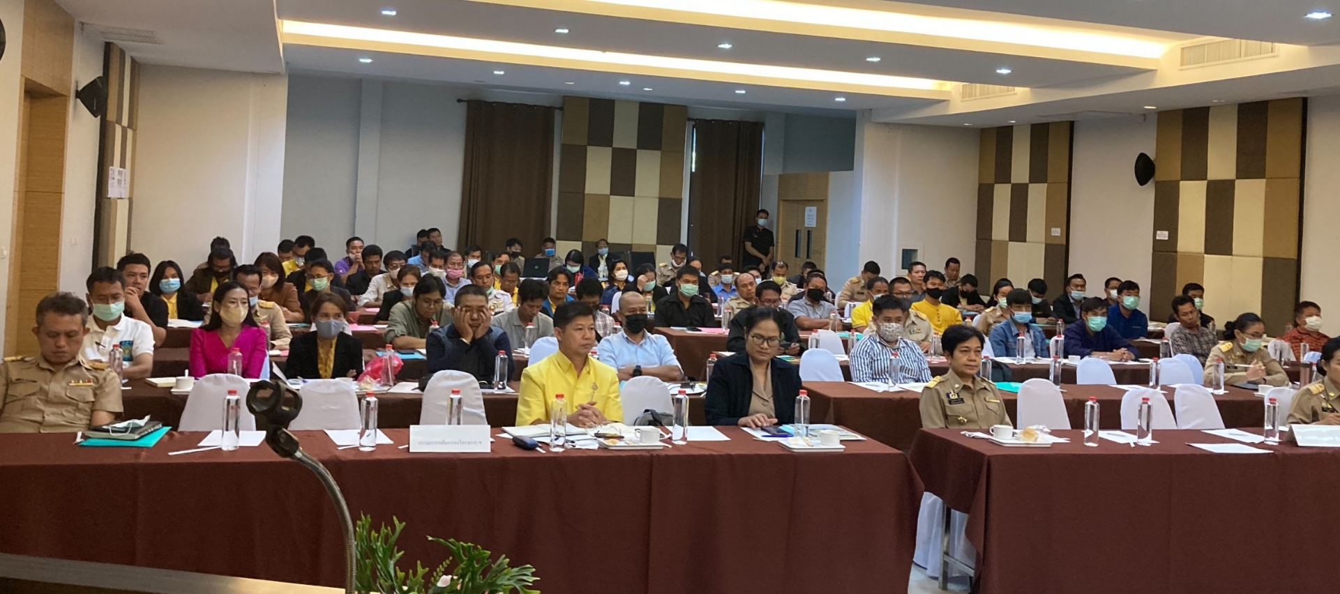 ? พช.ขอนแก่น : ร่วมประชุมโครงการฝ่าวิกฤติด้วยเศรษฐกิจและสังคมฐานรากให้พัฒนาก้าวไปตามแนวพระราชดำริ และการถ่ายทอดความรู้ด้านการบริหารจัดการน้ำชุมชน ให้แก่เจ้าหน้าที่ด้านช่างขององค์กรปกครองส่วนท้องถิ่น จังหวัดขอนแก่น ?