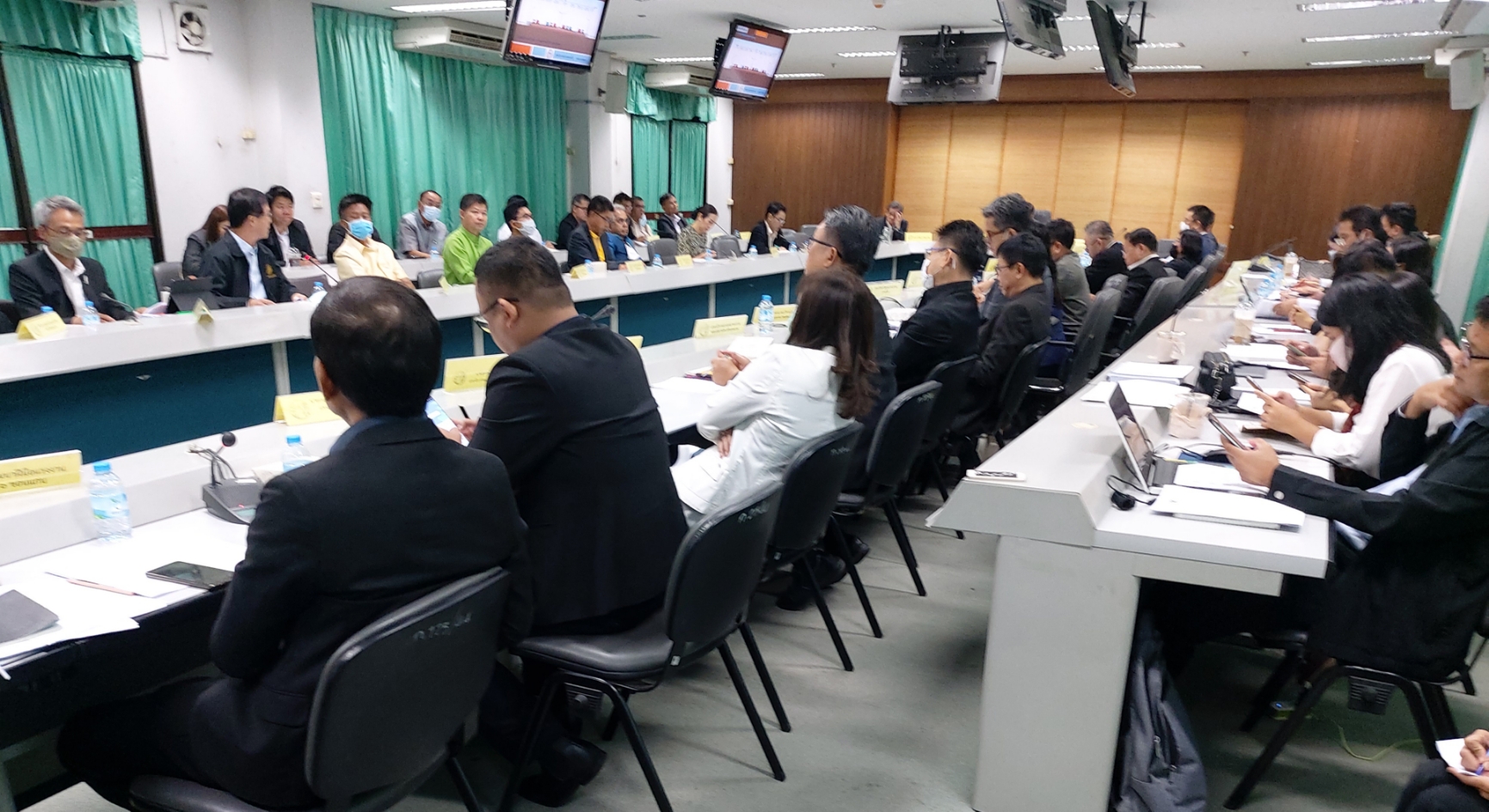 ? พช.ขอนแก่น : ร่วมประชุมคณะกรรมการร่วมภาครัฐและเอกชนเพื่อพัฒนาและแก้ไขปัญหาทางเศรษฐกิจจังหวัดขอนแก่น (กรอ.จังหวัดขอนแก่น) ครั้งที่ 1 ประจำปีงบประมาณ พ.ศ.2564 ?