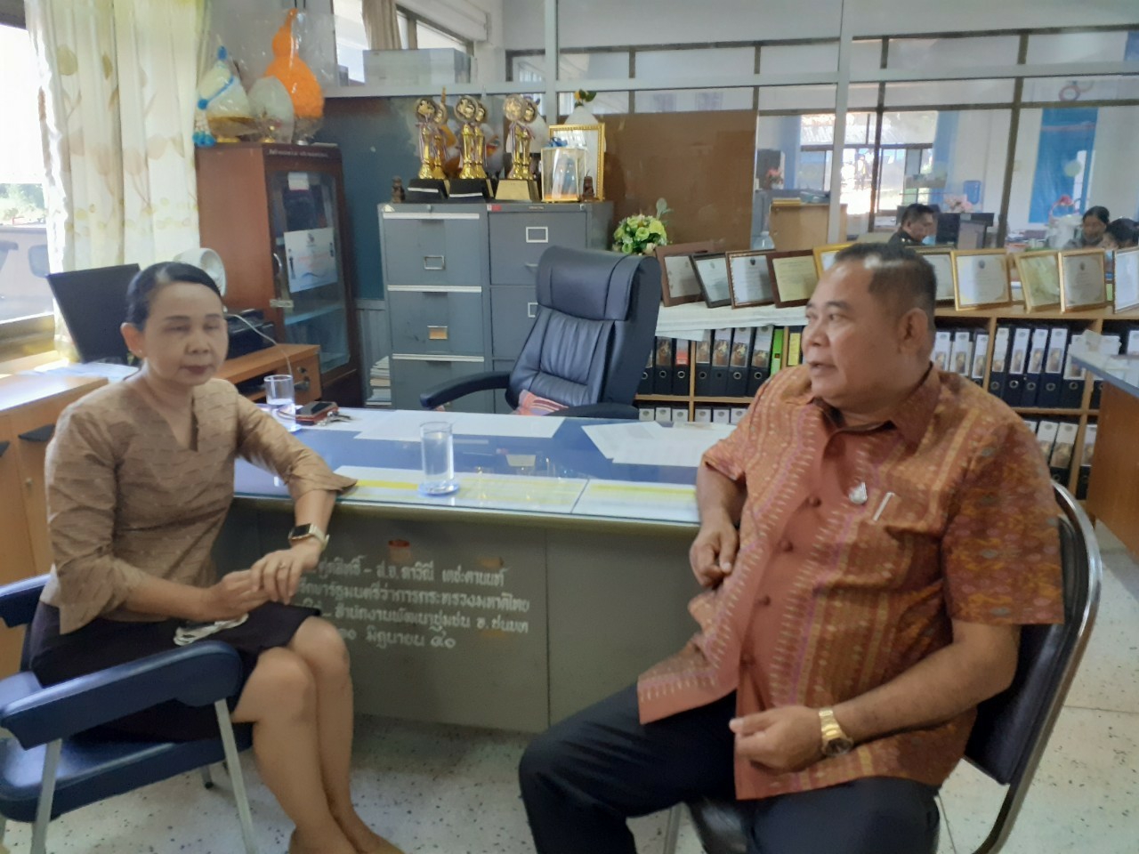 ? พช.ขอนแก่น : ลงพื้นที่ติดตามสนับสนุนการดำเนินงาน “โคก หนอง นา โมเดล” อำเภอชนบท จังหวัดขอนแก่น ?