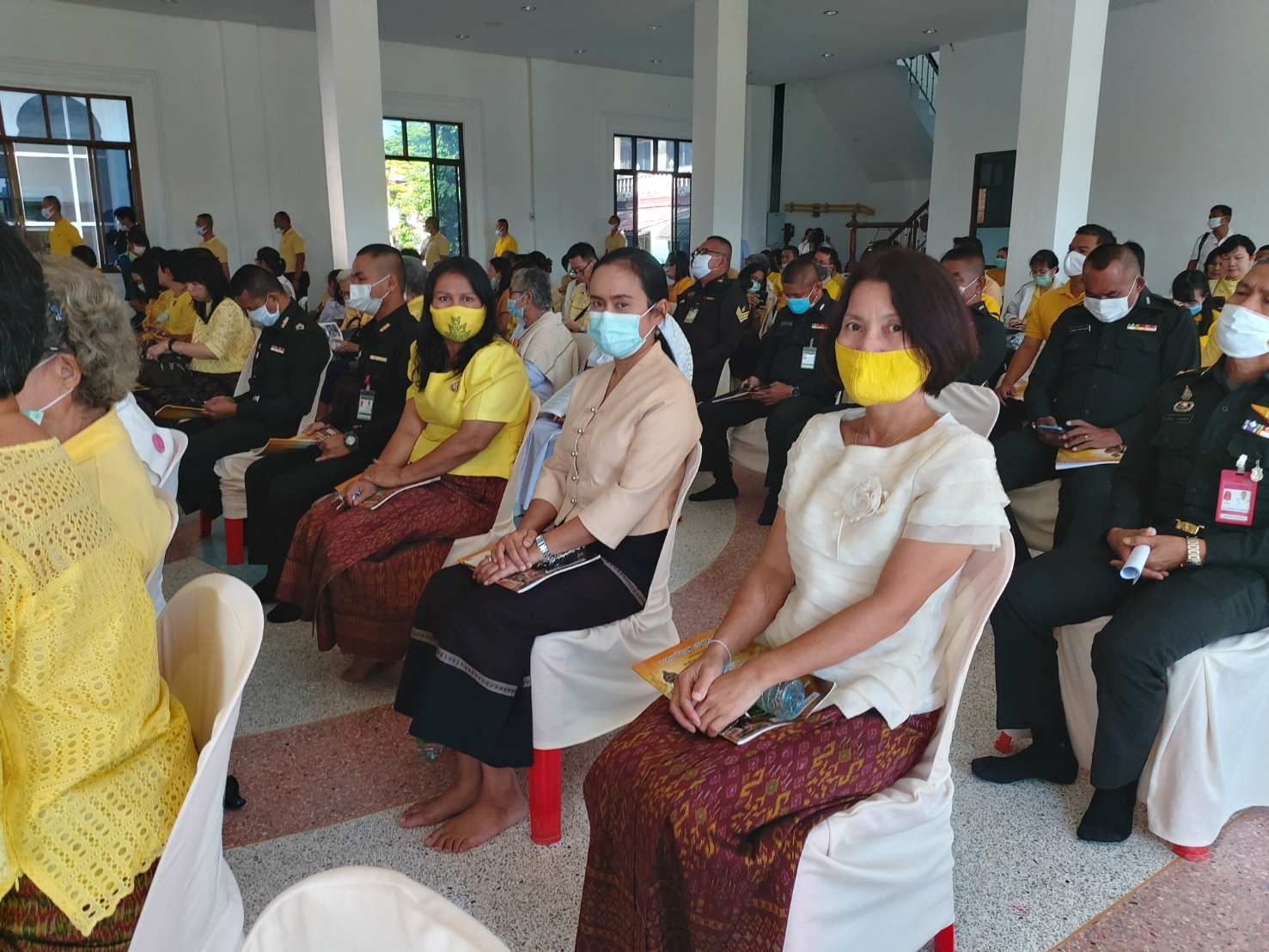 ? พช.ขอนแก่น : ร่วมพิธีเจริญพระพุทธมนต์เพื่อความเป็นสิริมงคลให้กับแผ่นดินและปวงชนชาวไทยทุกหมู่เหล่า ในโอกาสวันชาติ และวันพ่อแห่งชาติ 5 ธันวาคม 2563 ?